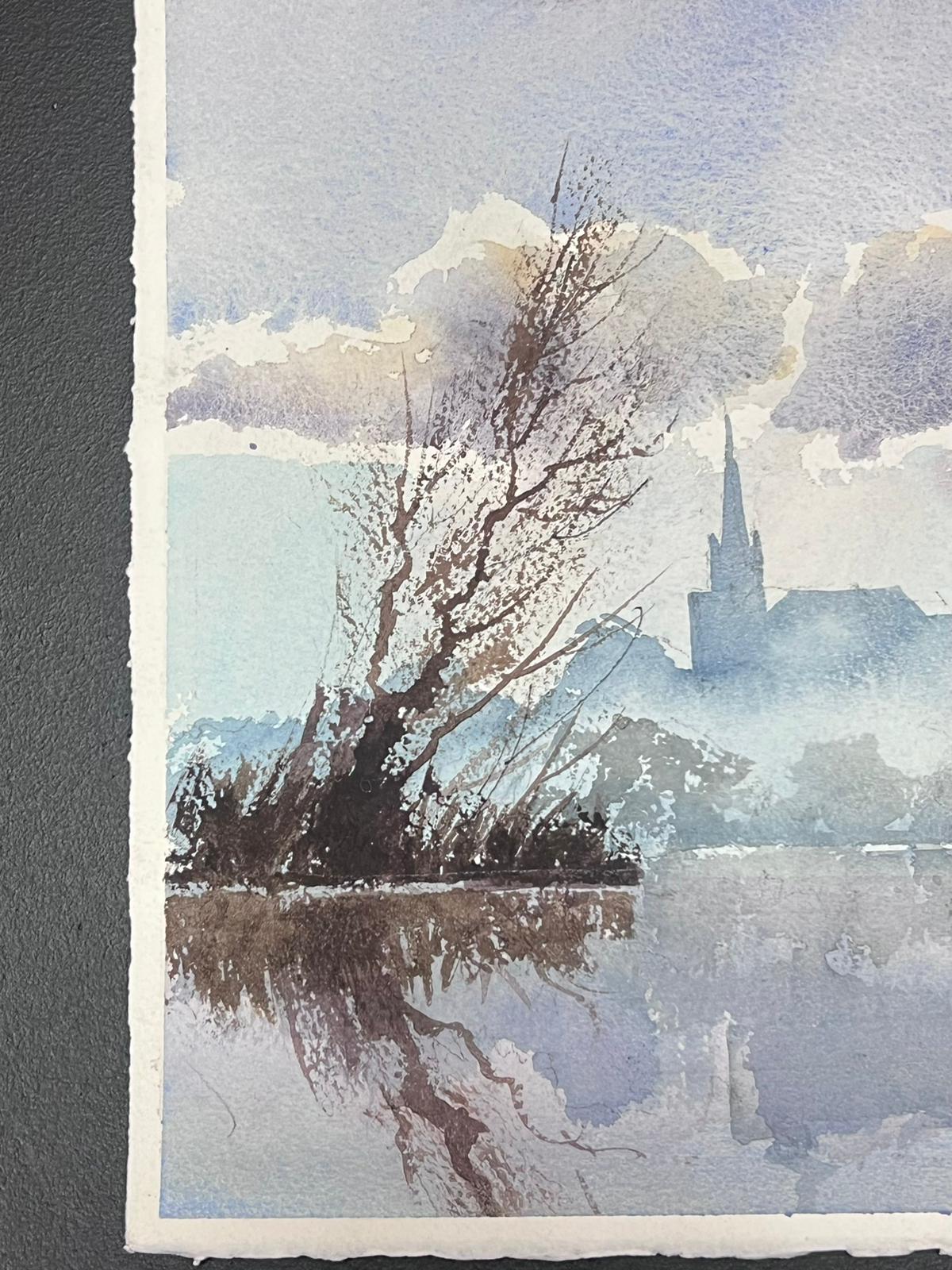 Raffinato acquerello impressionista originale britannico Nebbia cupa che sale su un lago blu - Painting Impressionismo di Anthony Avery