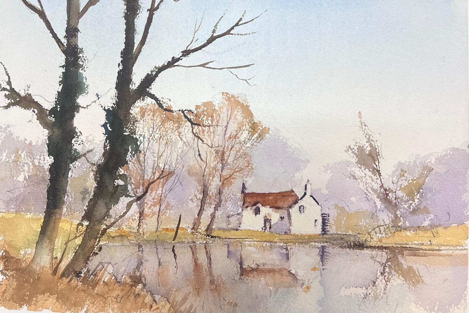 Landscape Painting de Anthony Avery - Fina acuarela original británica impresionista Cabaña blanca con vistas al lago