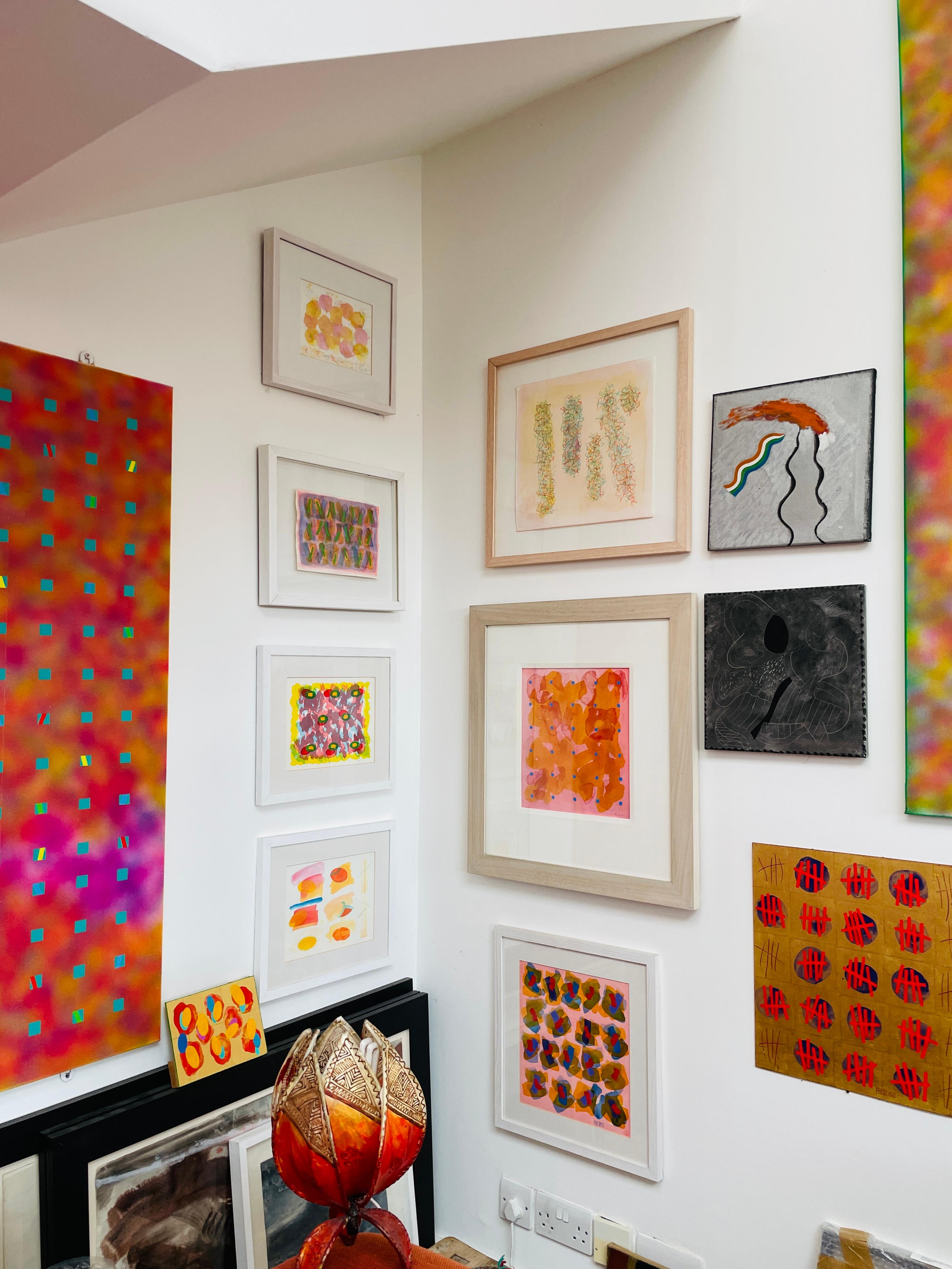 Abstraktes abstraktes Gemälde in Rot, Rosa, Blattgold und Blau Royal Society of Arts Afrika im Angebot 12