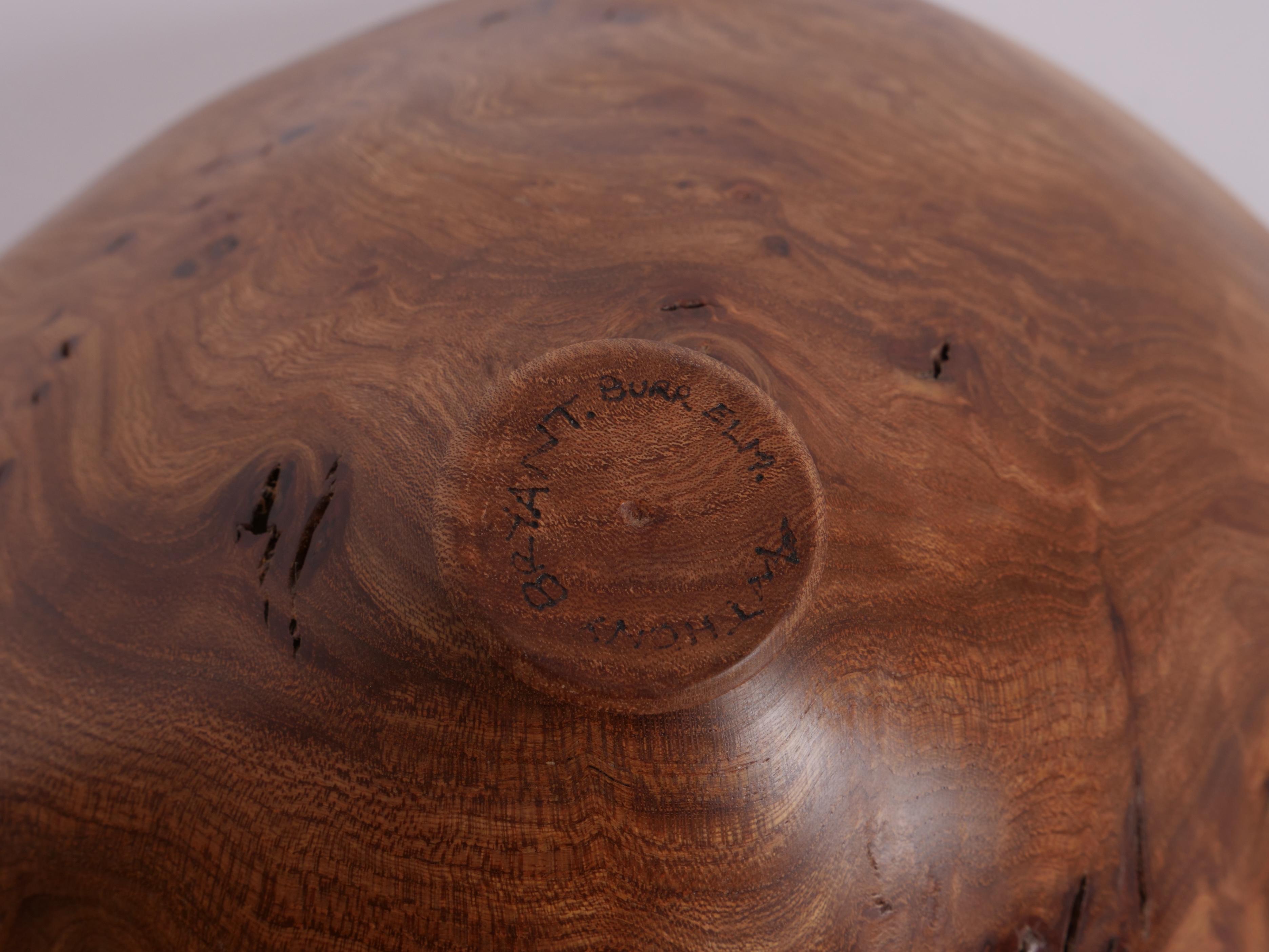 Bol en bois de chêne ronceux d'Anthony Bryant c2001 en vente 1