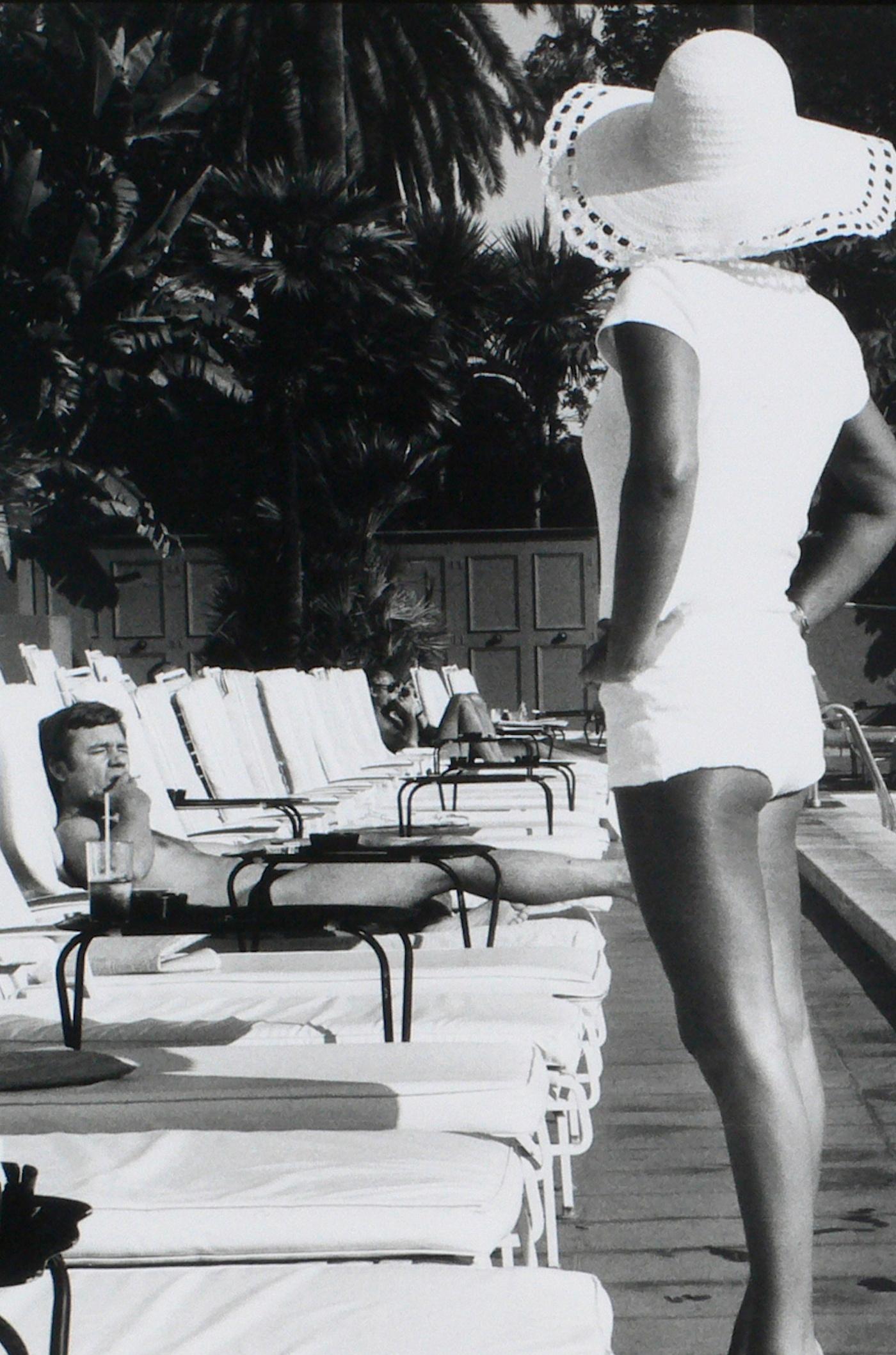 Anthony FRIEDKIN (*1949, America)
Woman by the Pool, Beverly Hills Hotel, Beverly Hills, California, U.S.A., 1975
Silver Gelatin Print, later print
Image 76,2 x 114,3 cm (30 x 45 in.)
Sheet 96,2 x 134,3 cm (38 x 52 3/4 in.)
Edition of 25
Print