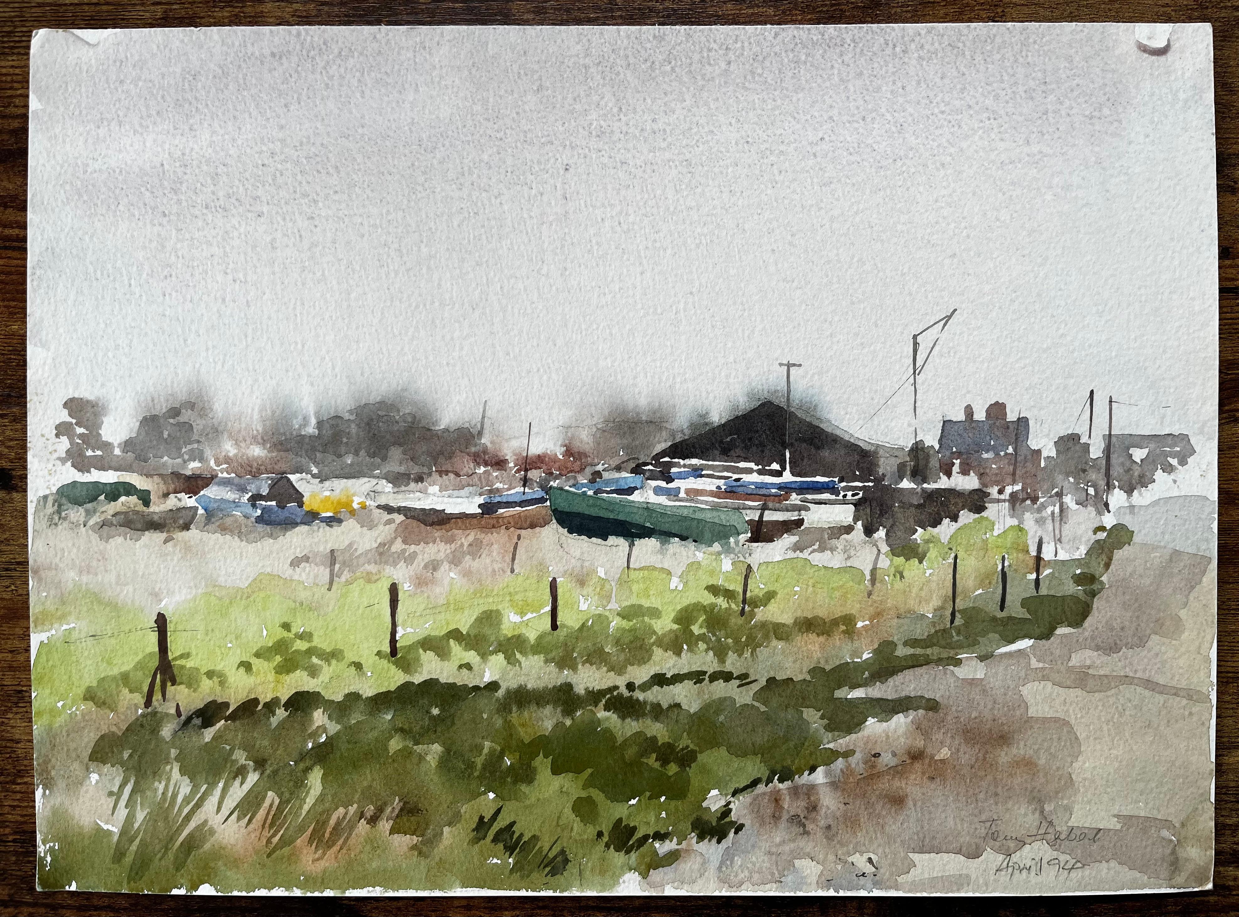 Bootswerft mit grünem Beiboot und Scheune Suffolk Coastal Scene April 1994 – Painting von Anthony Herbert