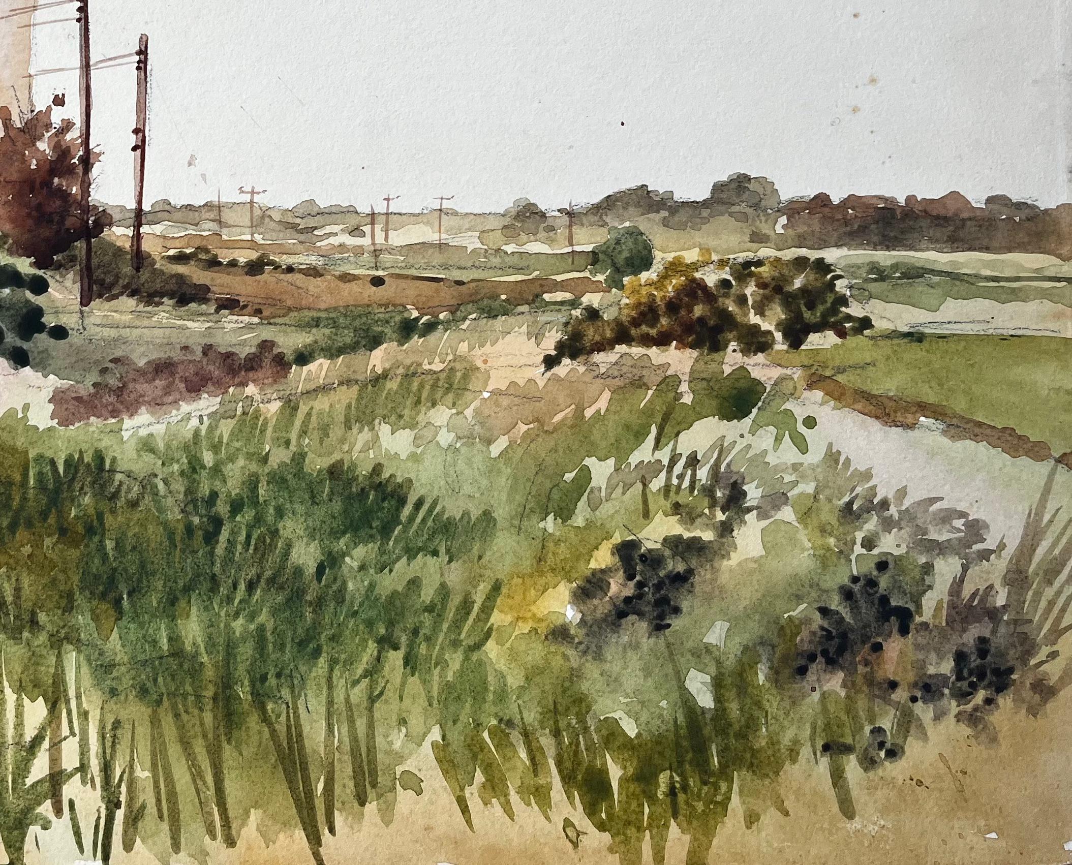 Titel: Britischer Dorfrand, Häuser mit roten Dächern und ländlicher Weg Aquarell-Landschaft
Von Tony Herbert (1927-2024)
Medium: Aquarell auf Karton
Größe: 14,5 x 18,25 Zoll
Zustand: Gut; leichte Stockflecken im Himmel und in den oberen Ecken,