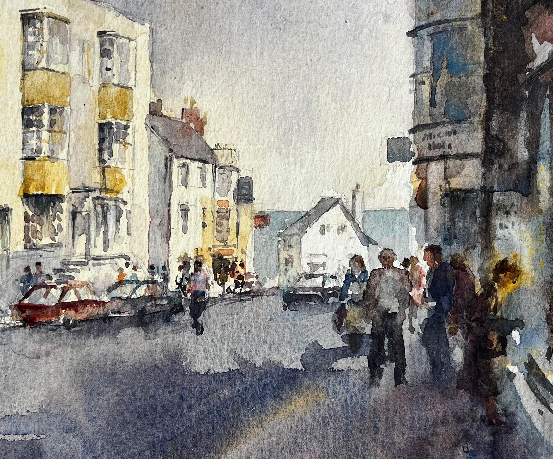 Belebte Hauptstraße mit Figuren Autos und gelben Stadthäusern Aquarell im Angebot 2