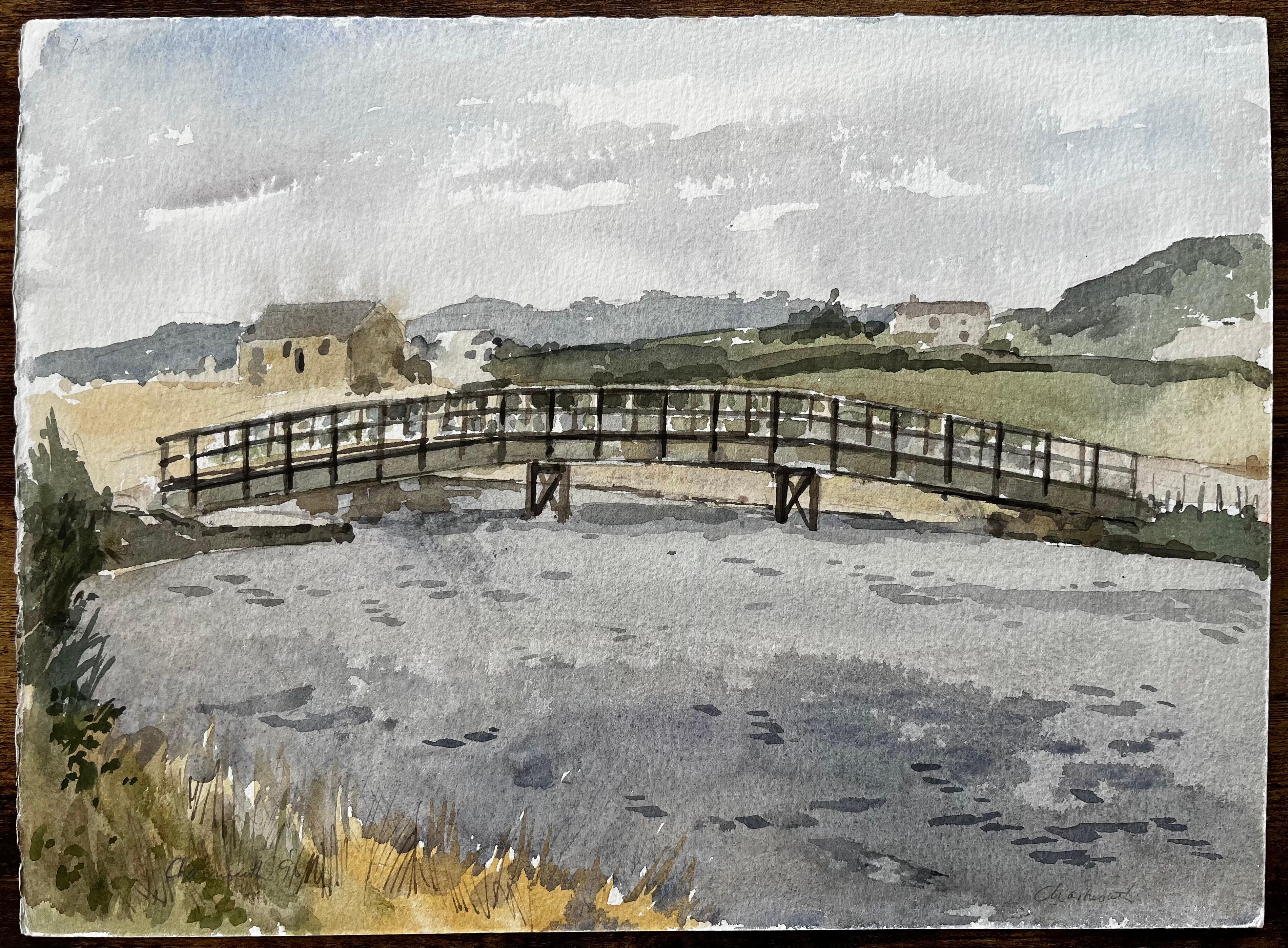 Charmouth Dorset Flussszene mit hölzernem Steg und rollender Hügellandschaft – Painting von Anthony Herbert