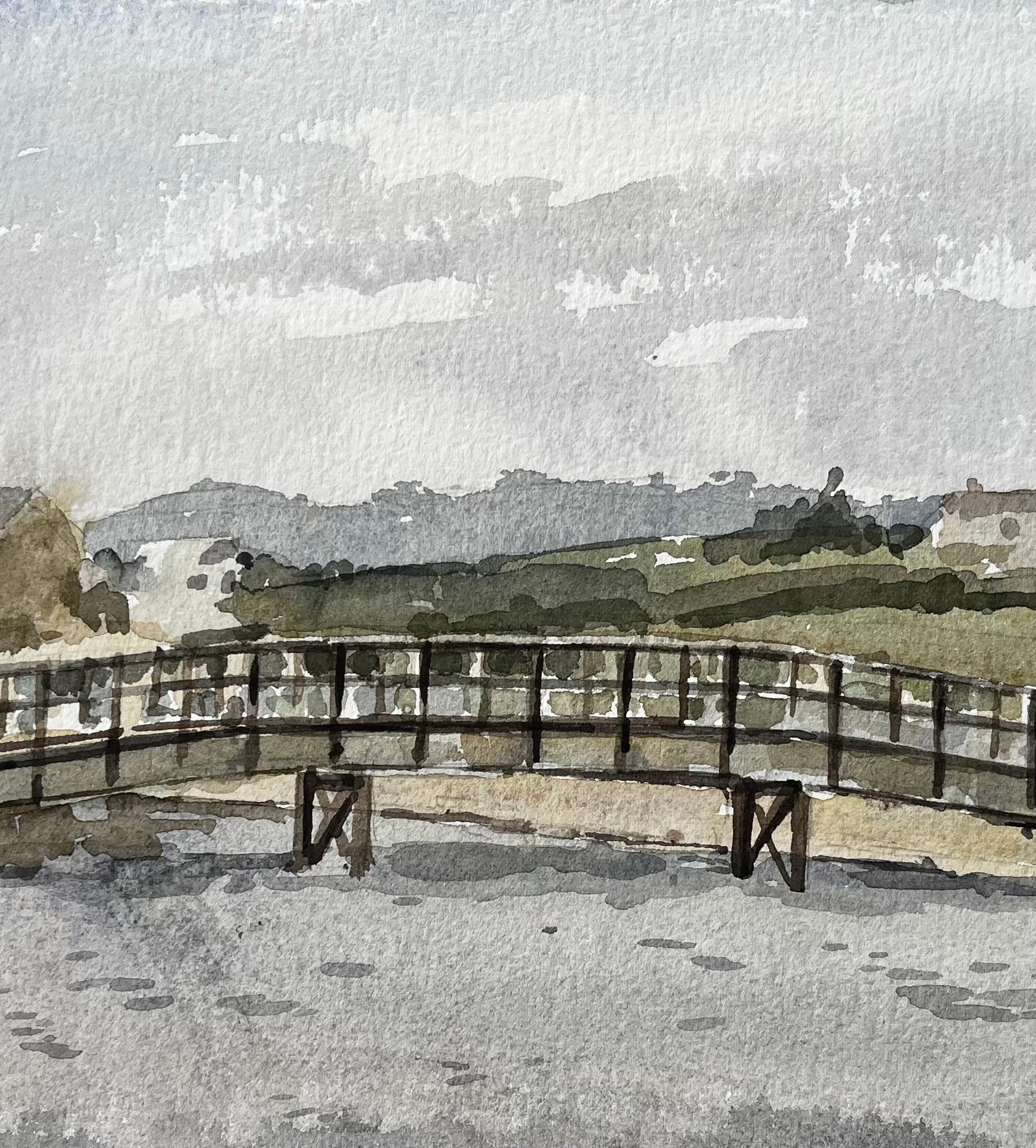 Charmouth Dorset Flussszene mit hölzernem Steg und rollender Hügellandschaft (Grau), Landscape Painting, von Anthony Herbert