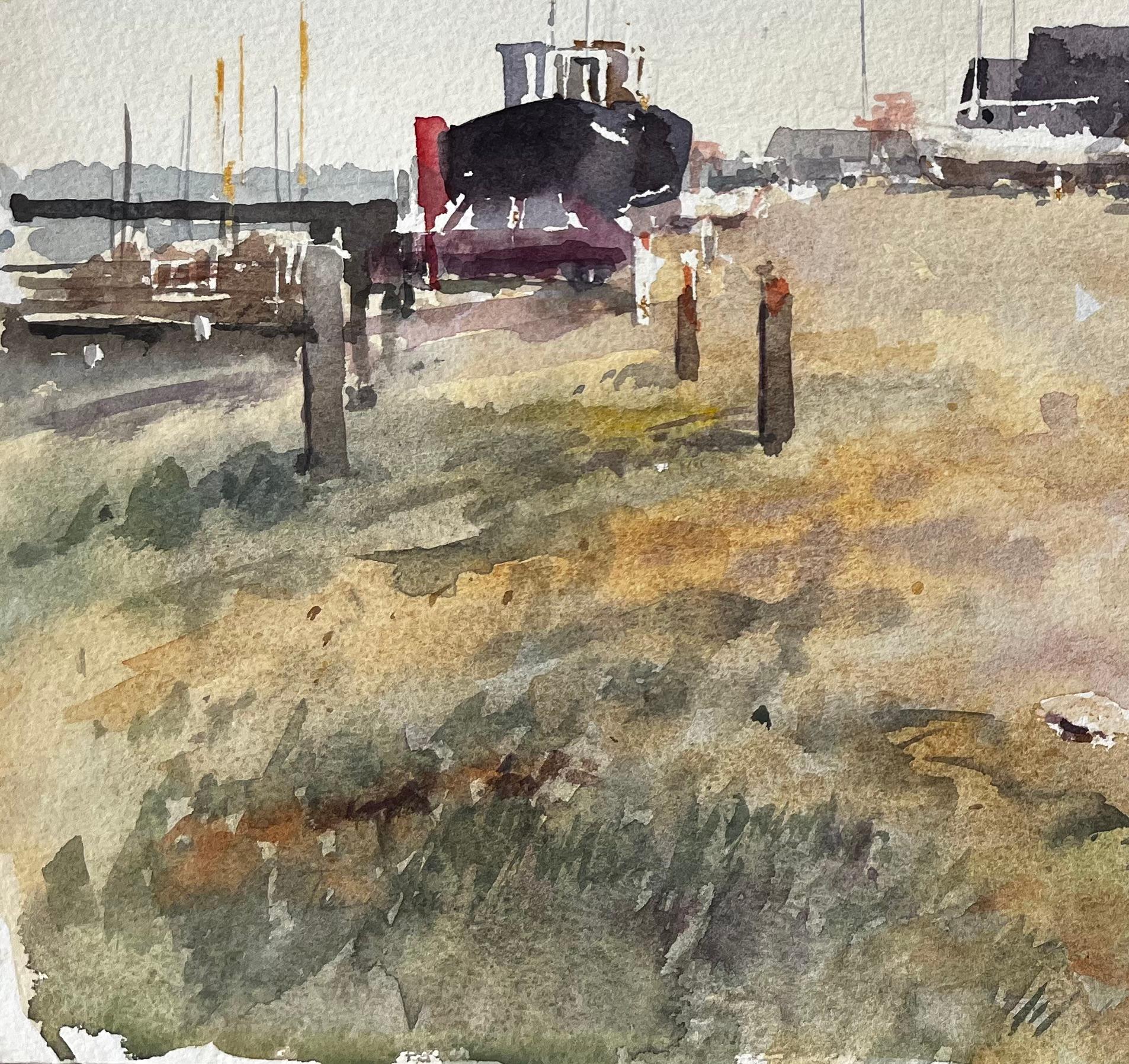 Küstenwerft mit Fischerhütten, gestrandeten Booten und roter Flagge Aquarellszene im Angebot 1