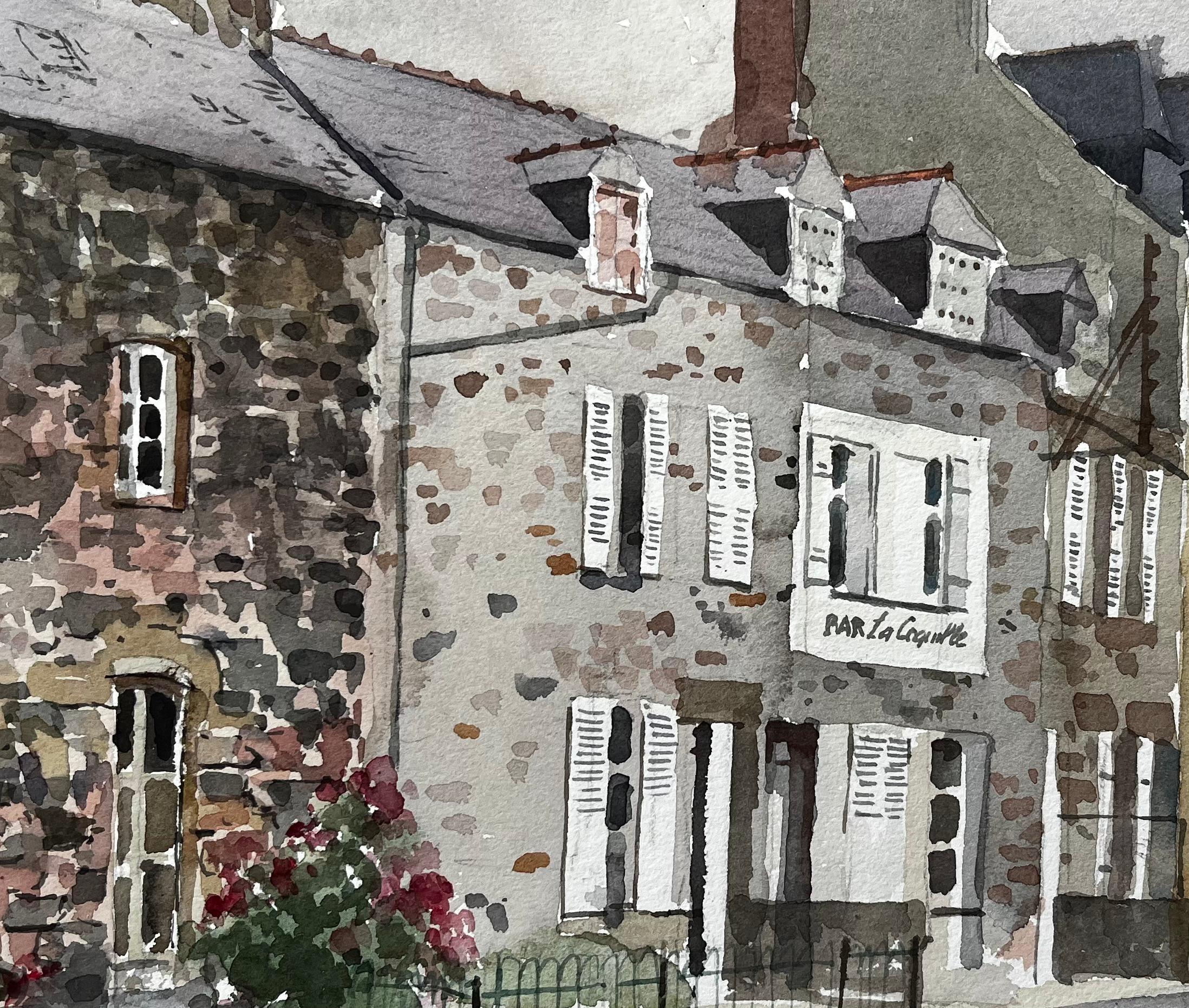 Französische Straßenszene mit Bar La Coquille Stadthaus im normannischen Stil Aquarell im Angebot 1