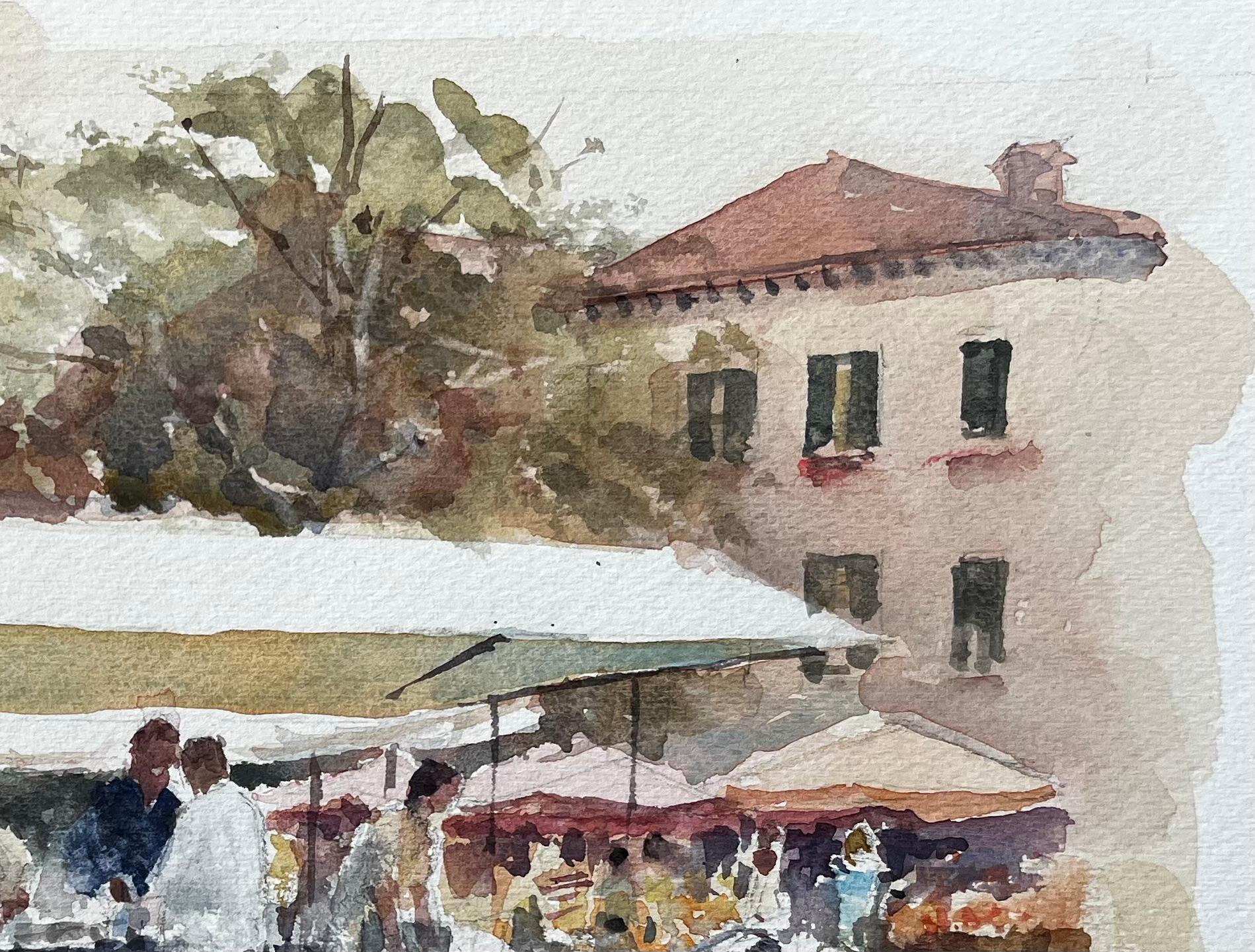 Italienische Marktszene mit Regenschirmen und Glockenturm, signiert Continental Street (Grau), Landscape Painting, von Anthony Herbert