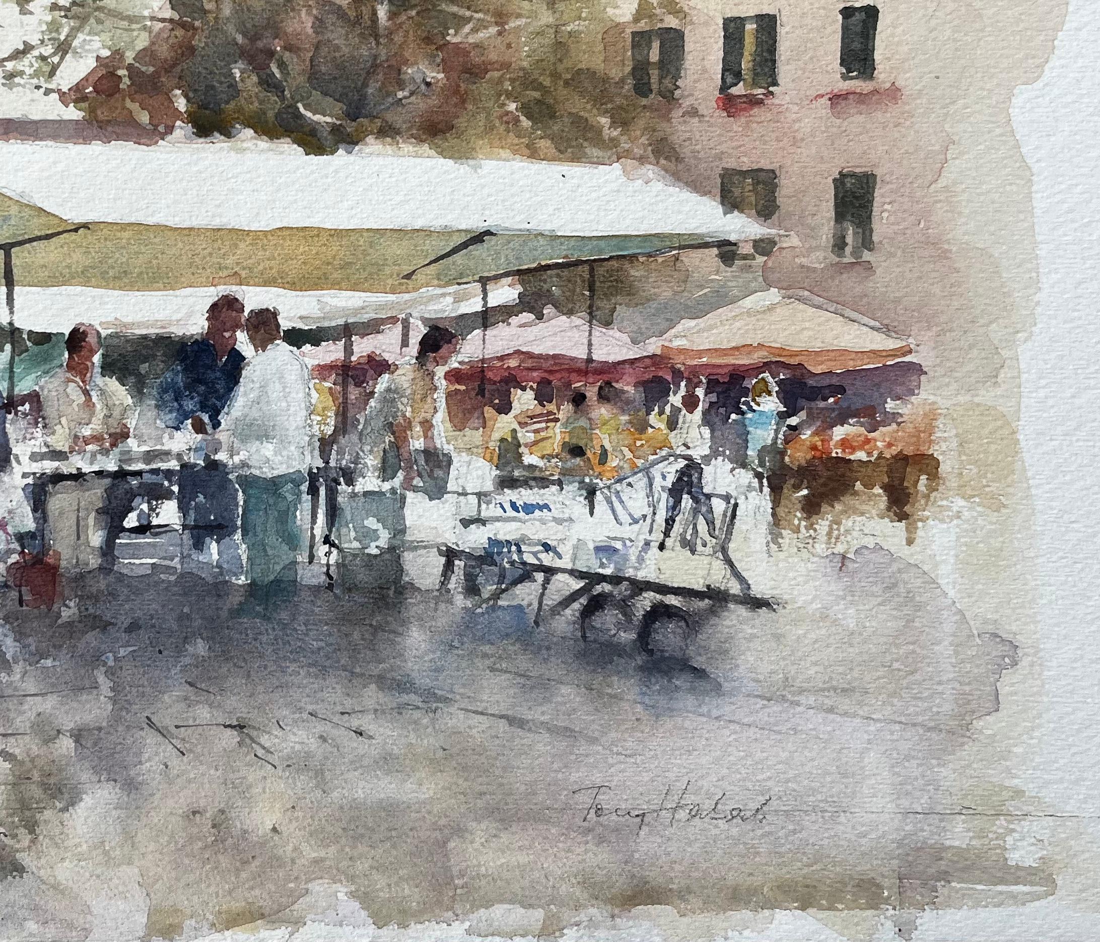 Titel: Italienische Marktszene mit Schirmen und Glockenturm signiert Continental Street 
Von Tony Herbert (1927-2024)
Unterschrieben: Rechte untere Ecke
Medium: Aquarell auf Papier, ungerahmt
Größe: 9 Zoll (Höhe) x 12,75 Zoll (Breite)
Zustand: gut,