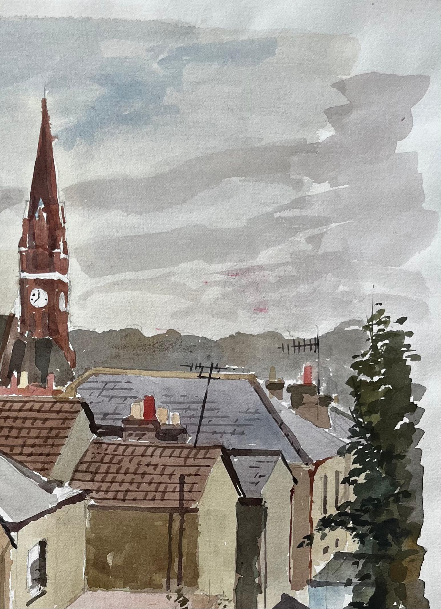 Titel: Kingston London Dachansicht mit Kirchturm 1979 Original-Aquarell
Von Tony Herbert (1927-2024)
Medium: Aquarell auf Papier, ungerahmt
Größe: 15 Zoll (Höhe) x 11,75 Zoll (Breite)
Zustand: gut, einige altersbedingte Gebrauchsspuren
Provenienz: