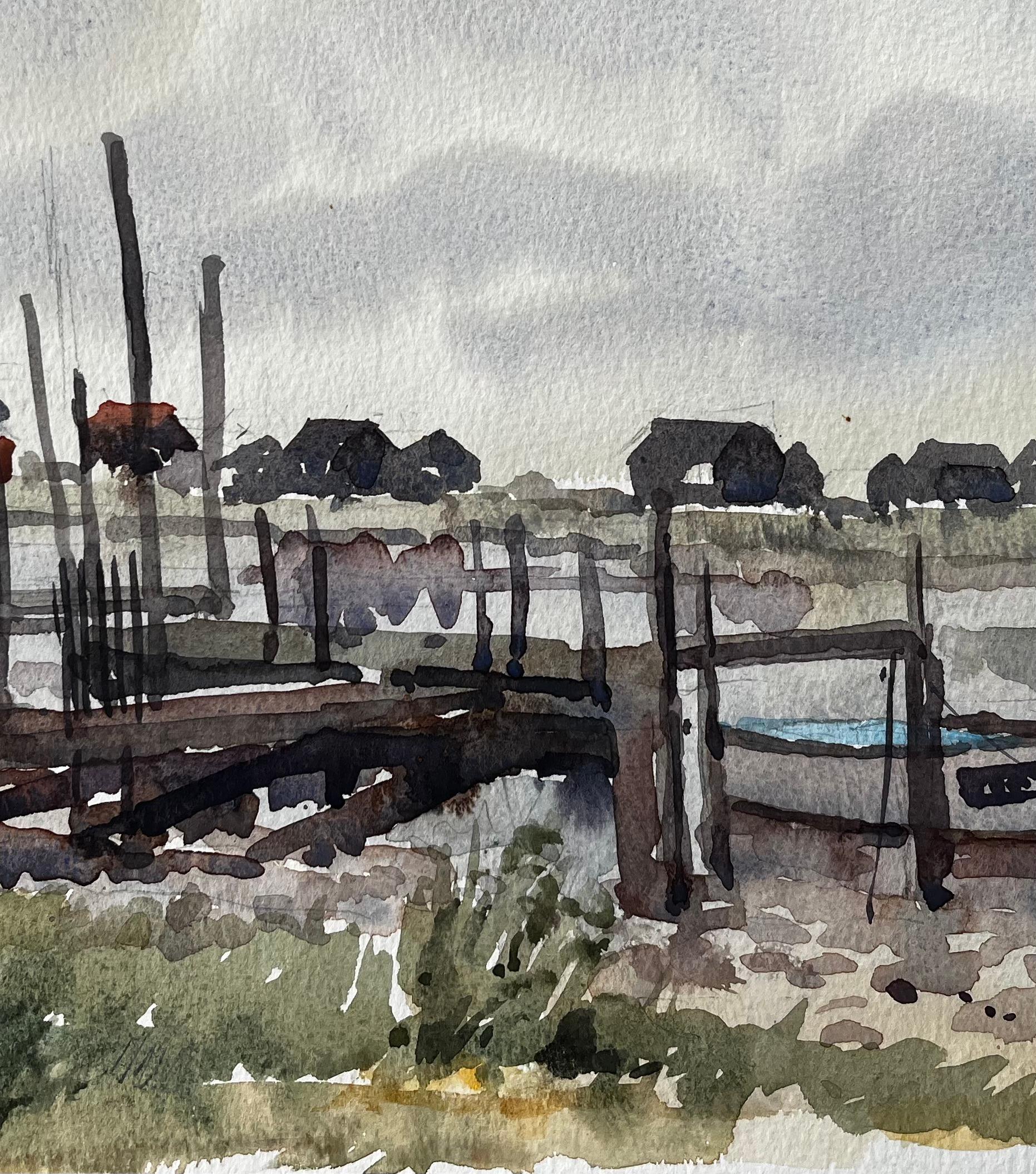 Niedrigwasser Fischerboote und Landungsbrücken Küstenmarschlandschaft Juli 1996 Aquarell (Grau), Landscape Painting, von Anthony Herbert