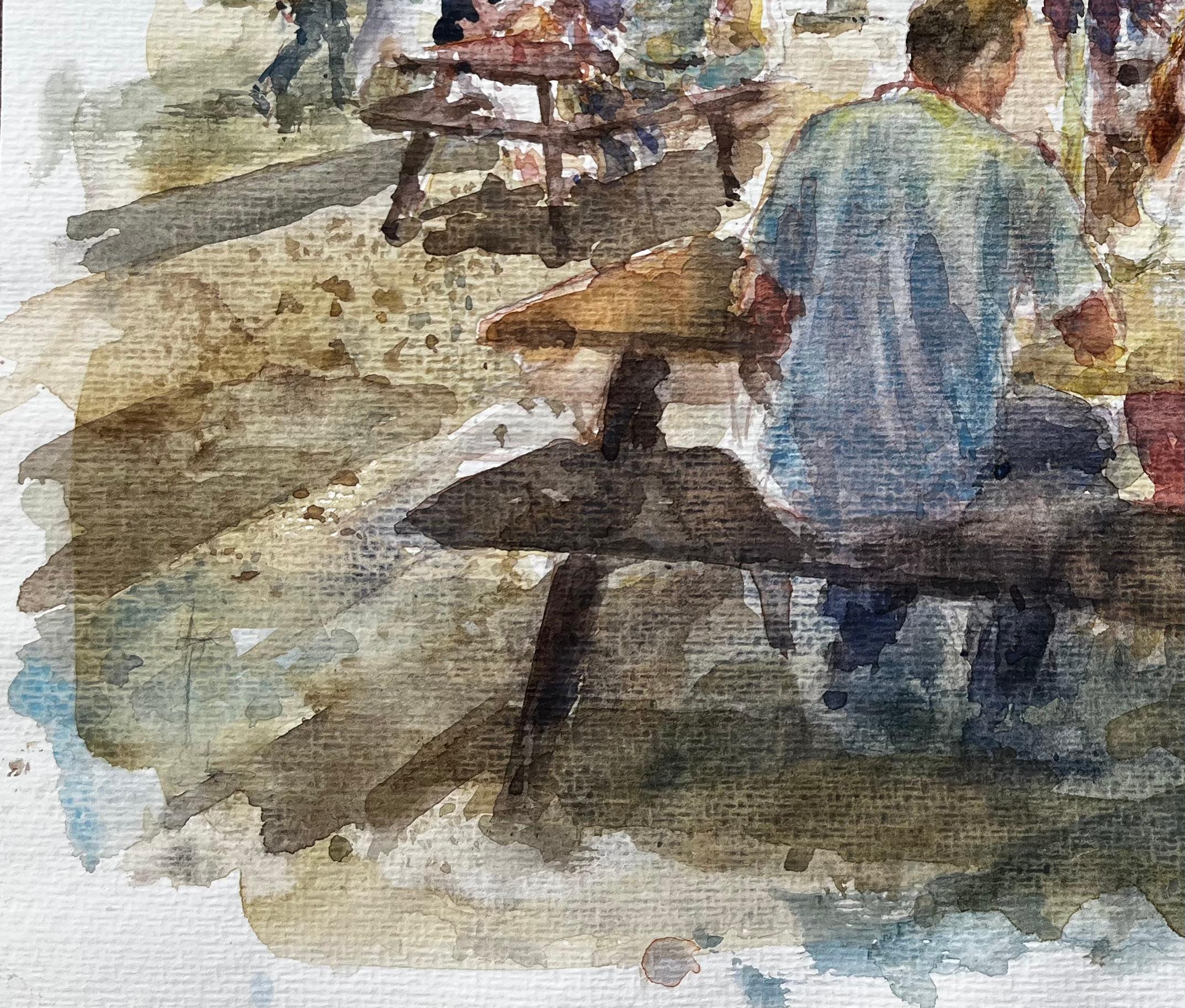 Cafe-Szene im Freien mit Marktschirmen und hölzernen Picknick-Bänken im Angebot 1