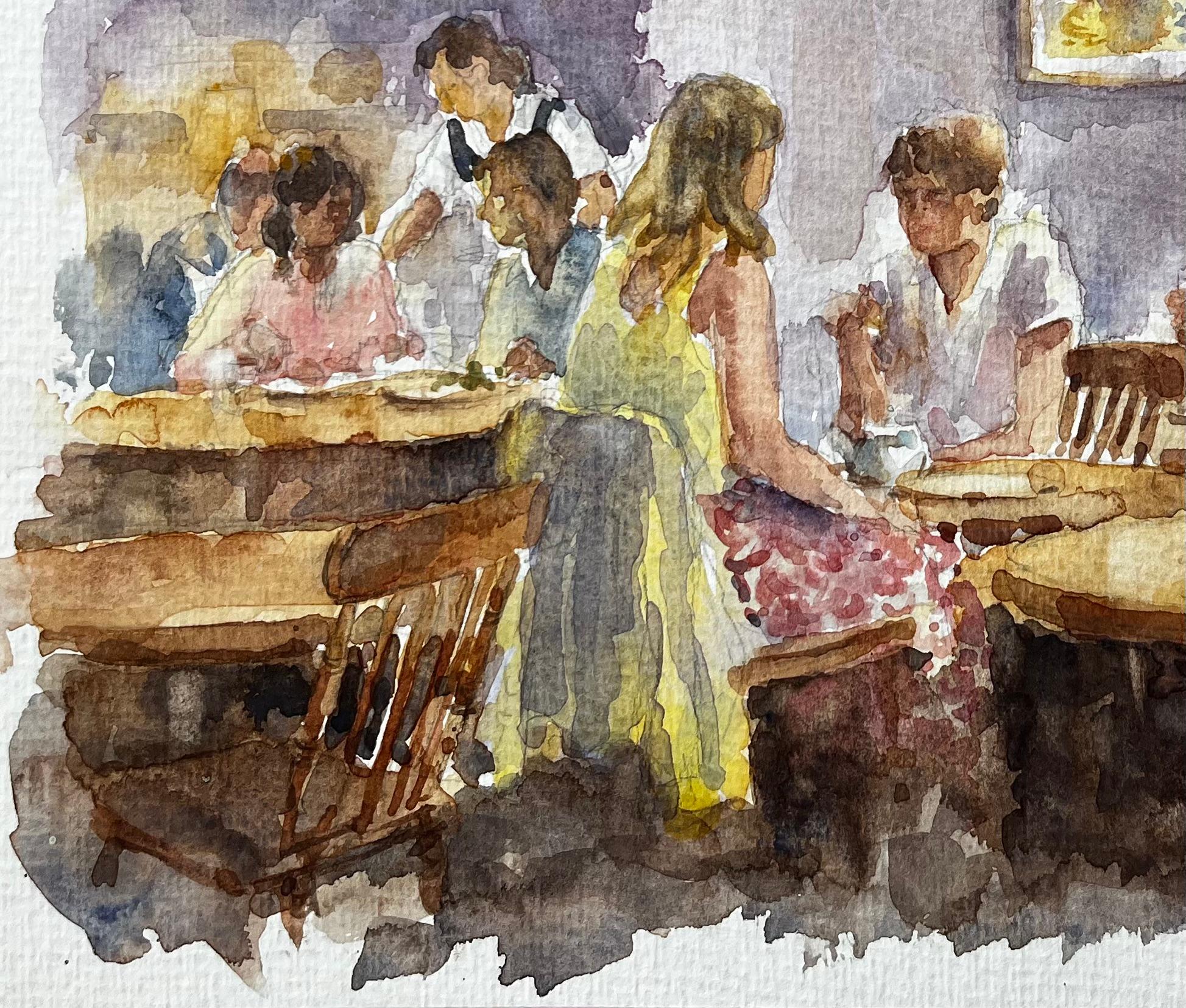 Menschen speisen in einem gemütlichen Café mit Balkendecke und warmer lila Wandgestaltung (Braun), Landscape Art, von Anthony Herbert