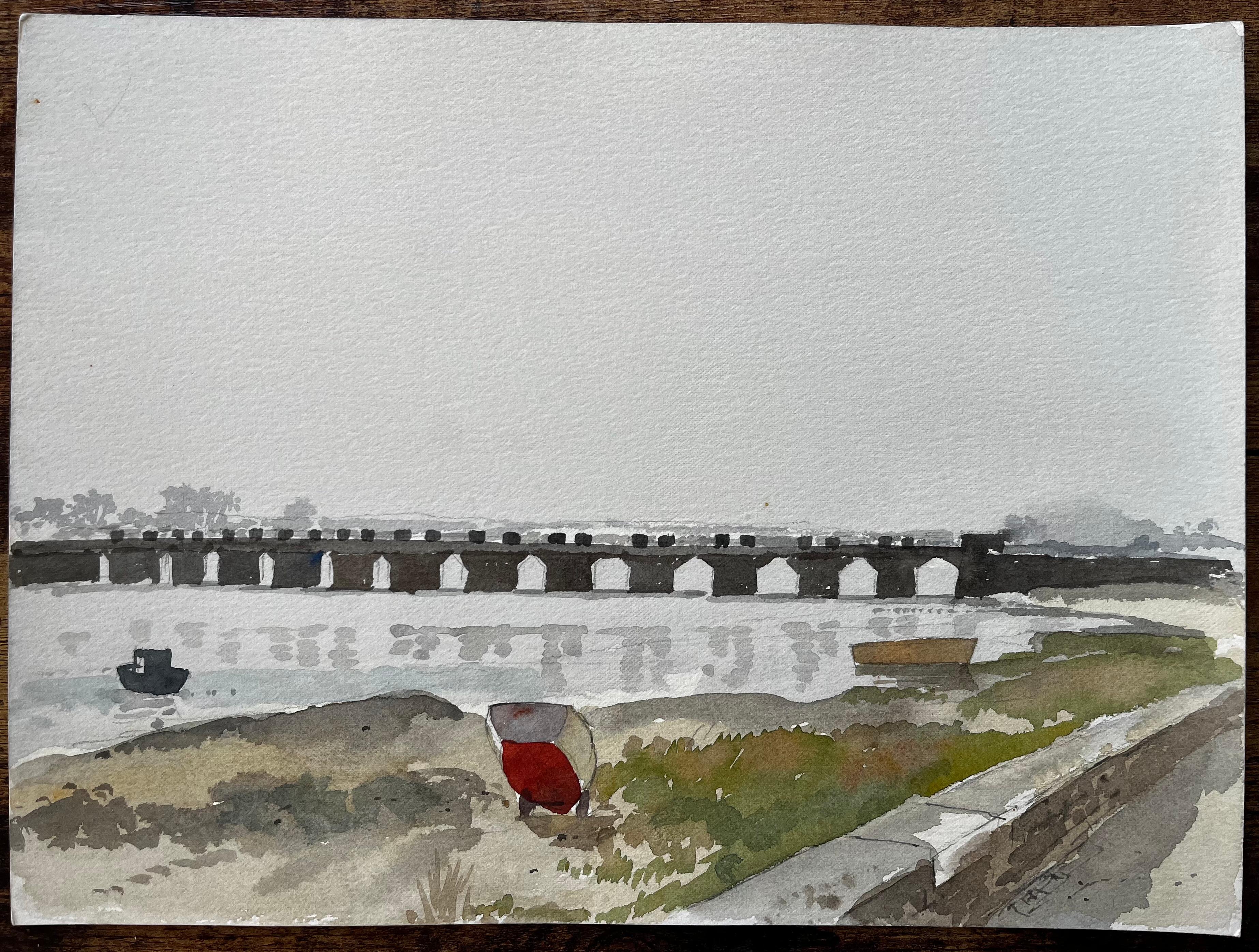Pont Bel Bretagne Pont arqué au-dessus de l'eau avec bateaux amarrés et coque rouge 1988 - Painting de Anthony Herbert