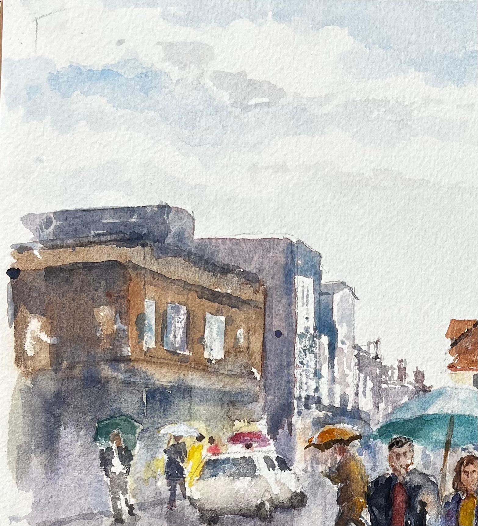 Titel: Verregnete Straßenszene Aquarell mit Regenschirmen und Einkäufern in städtischer Hauptstraße
Von Tony Herbert (1927-2024)
Signiert: Rechte untere Ecke
Medium: Aquarell auf Papier, ungerahmt
Größe: 10,5 Zoll (Höhe) x 10,75 Zoll