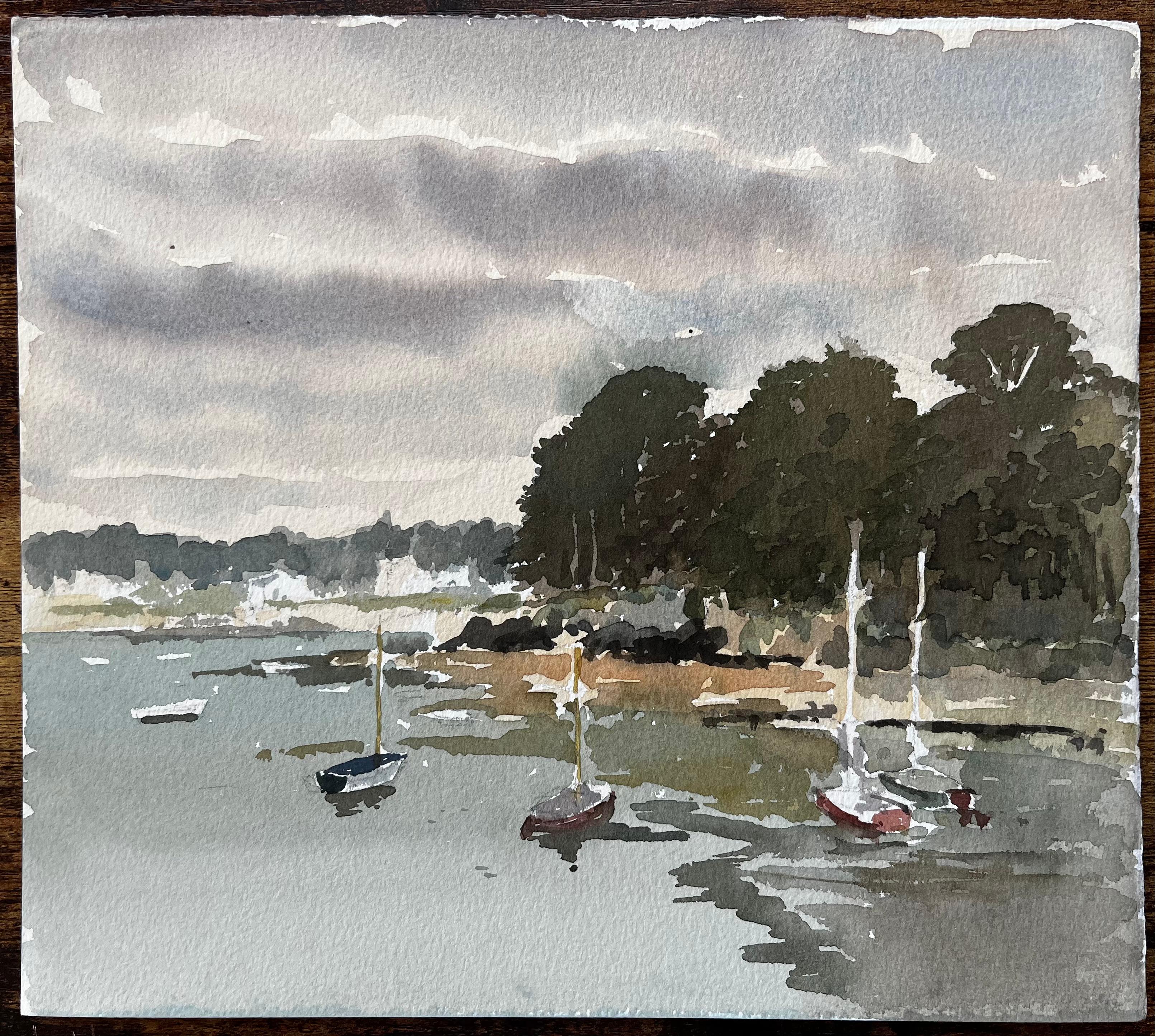 Saint Briac Bretagne Scène portuaire avec bateaux et arbres Scène côtière française - Painting de Anthony Herbert