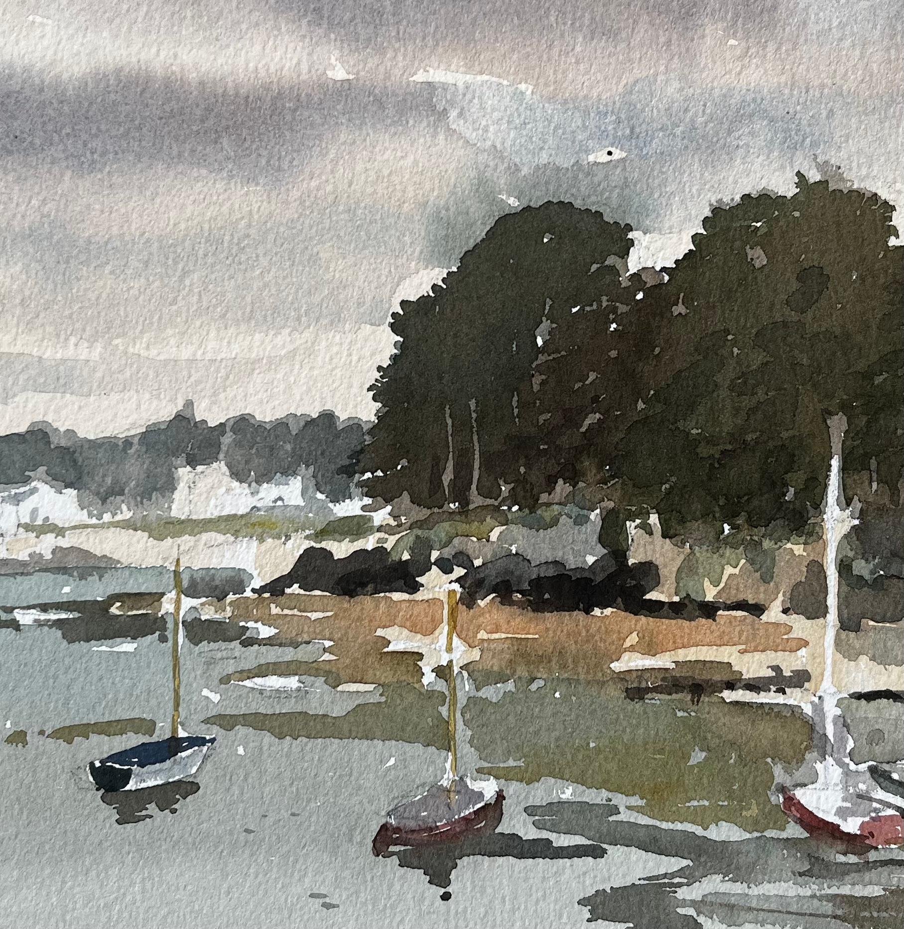 Titre : Saint Briac Bretagne Scène portuaire avec bateaux et arbres Scène côtière française
Par Tony Herbert (1927-2024)
Moyen d'expression : Aquarelle sur papier, non encadrée
Taille : 10 pouces (hauteur) x 11.25 pouces (largeur)
Condit : bon,