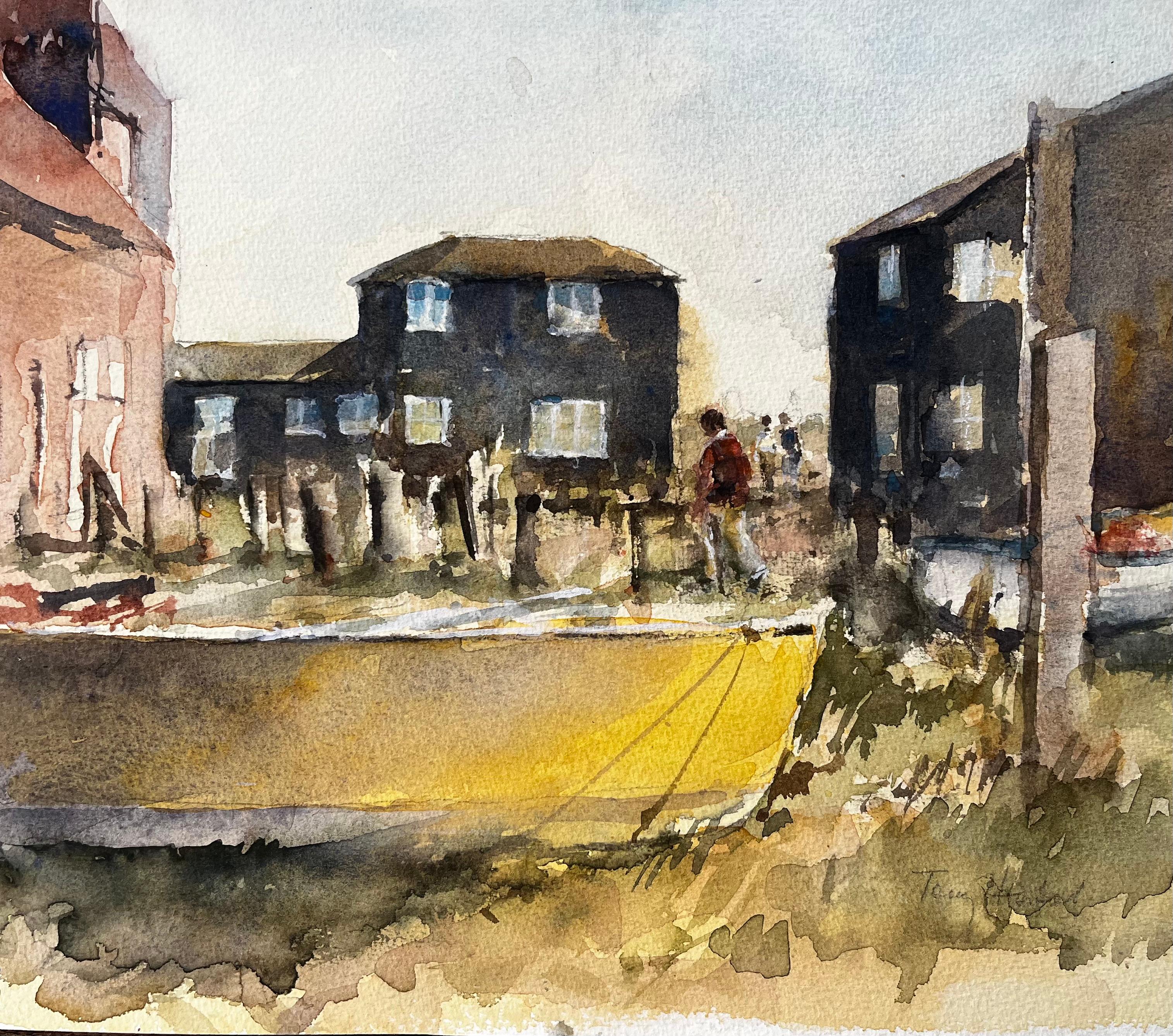 Southwold Küstenhäuser mit Figuren und gelben Boot Suffolk Aquarell Szene (Beige), Landscape Art, von Anthony Herbert