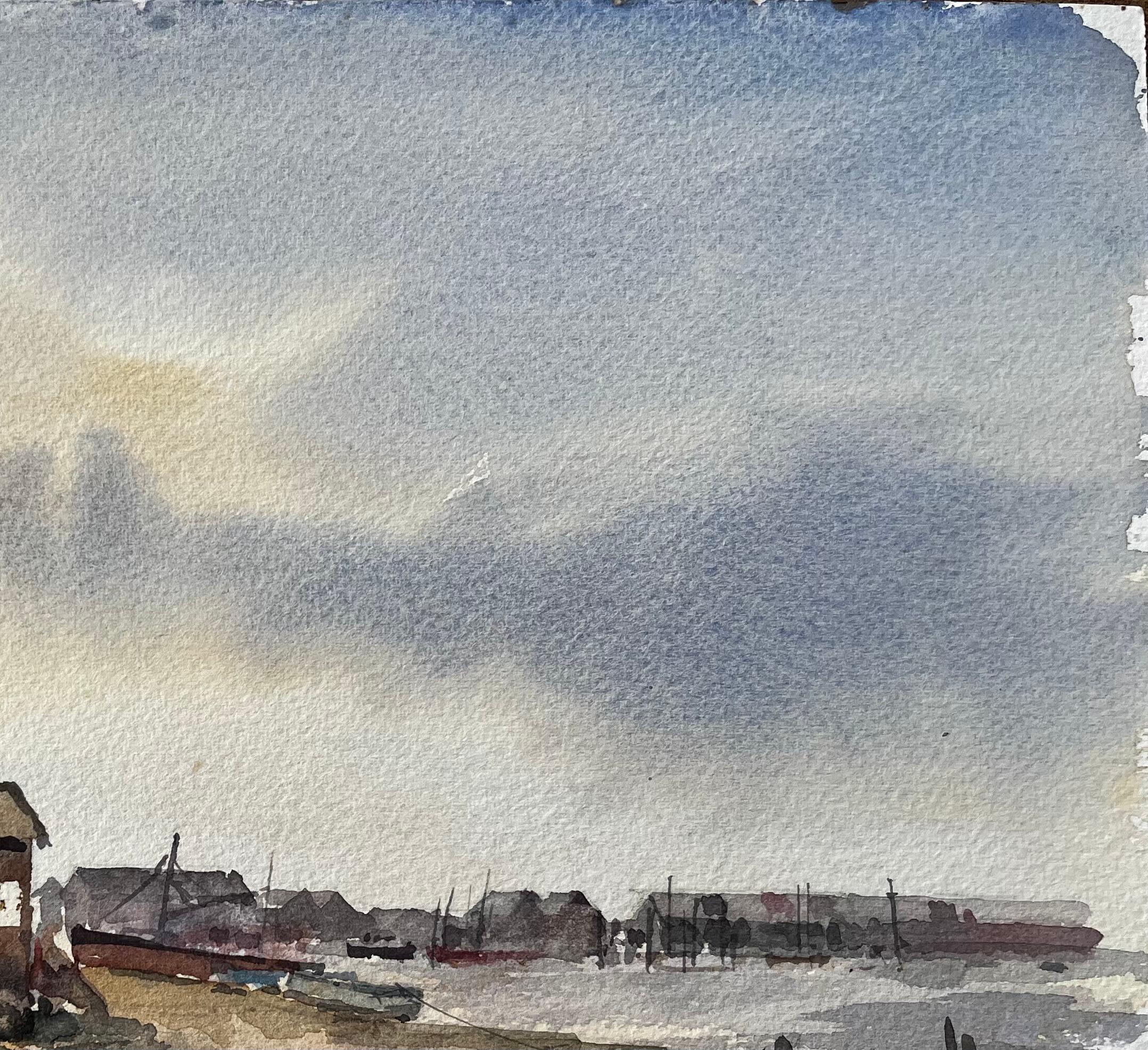 Titel: Southwold Harbour Ferry Hut with Distant Shoreline and Boats Aquarell
Von Tony Herbert (1927-2024)
Signiert: ja, signiert auf der Rückseite (auf der Rückseite befindet sich ein zweites Gemälde)
Medium: Aquarell auf Künstlerpapier
Größe: 10,5