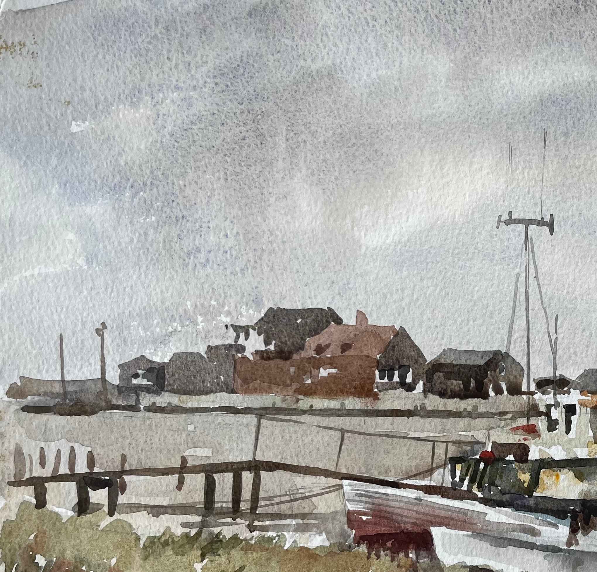 Titel: Southwold Harbour Fischerboot Niedrigwasser Mündungslandschaft mit Schuppen und Liegeplätzen
Von Tony Herbert (1927-2024)
Unterschrieben: Unten links
Verso vermerkt: 