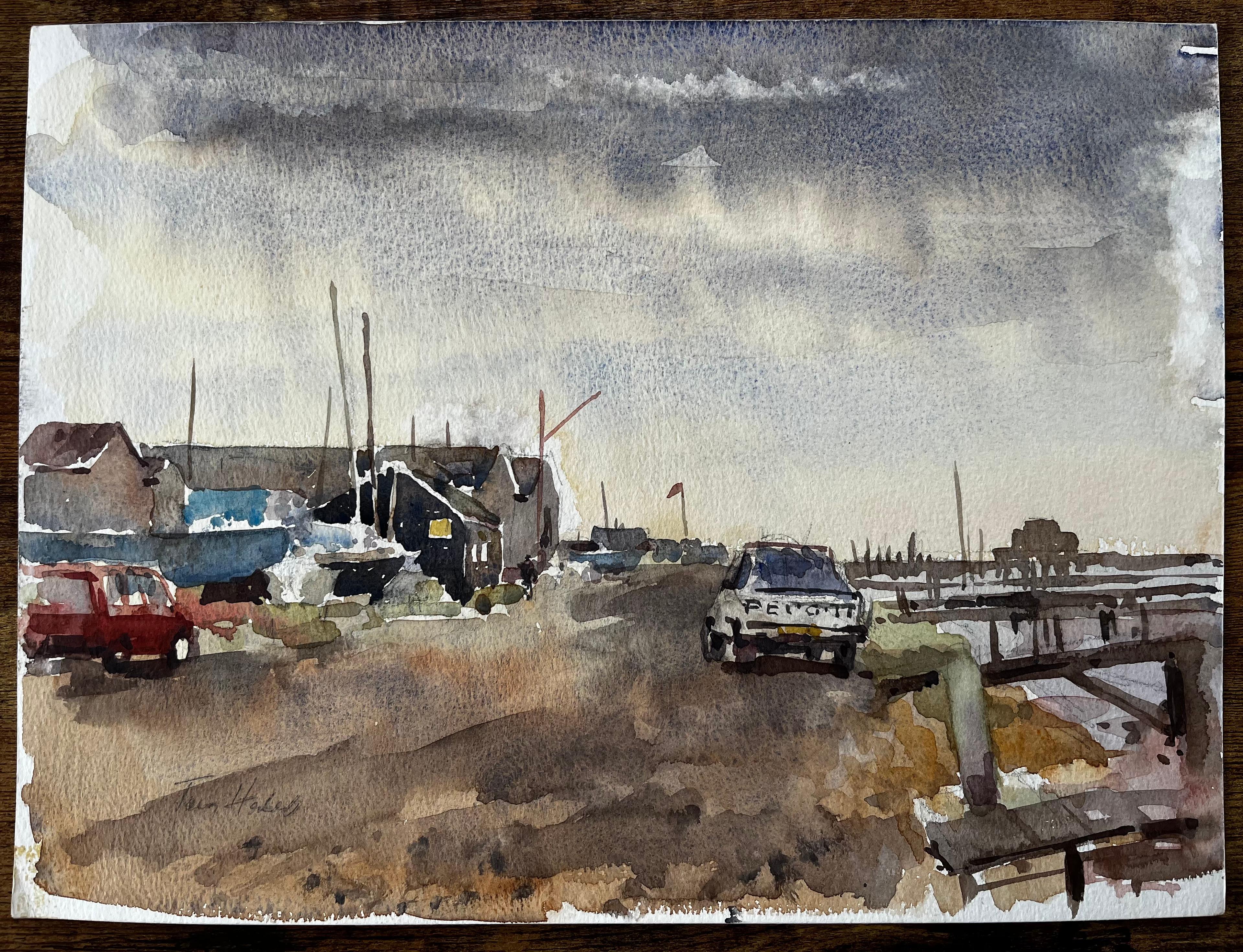 Southwold Harbour mit vertäuten Schiffen Peugeot Car und Cloudy Sky – Painting von Anthony Herbert