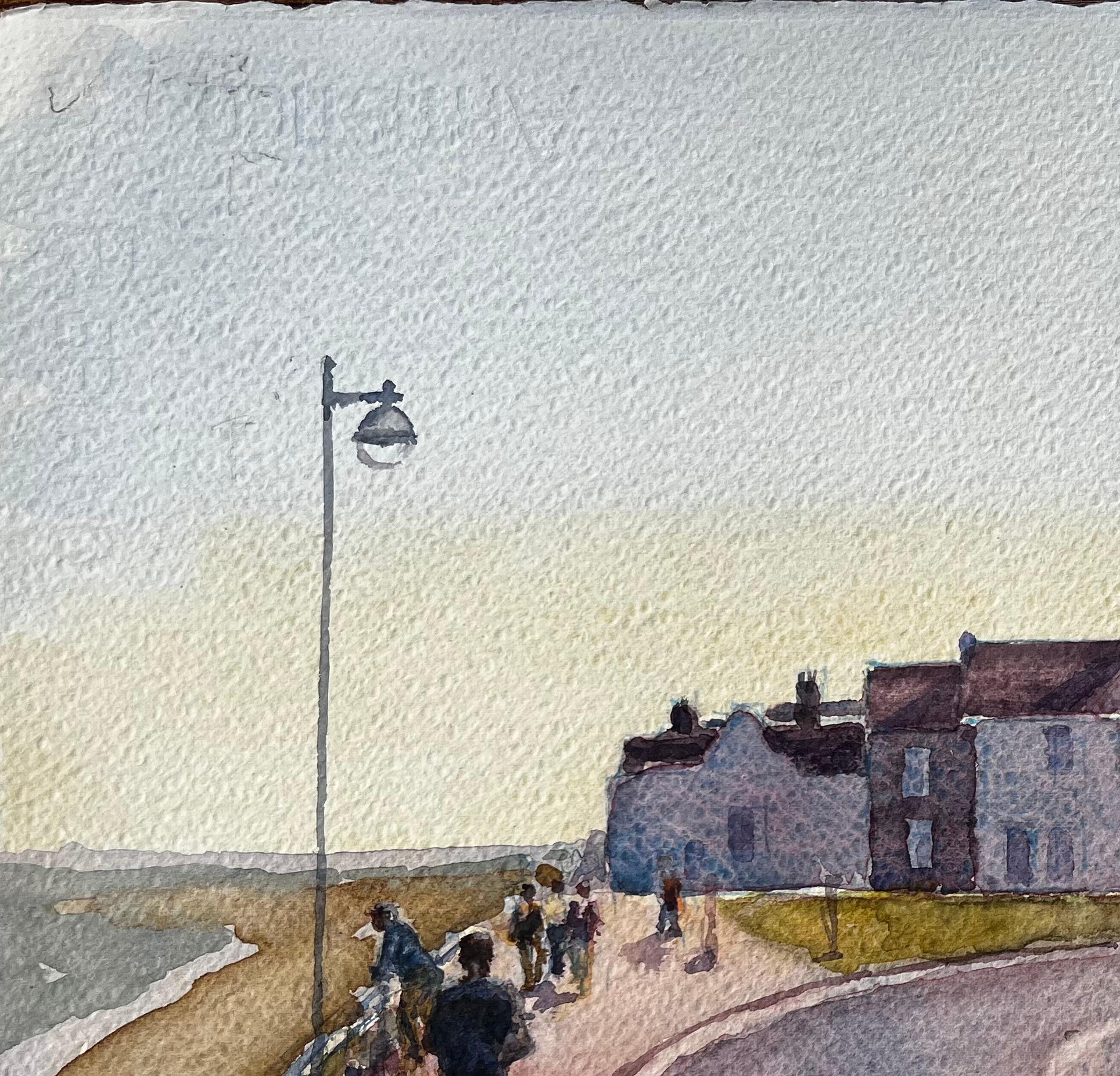 Promenade de Southwold dans la lumière du matin avec des personnages et des maisons en bord de mer - Gris Landscape Painting par Anthony Herbert