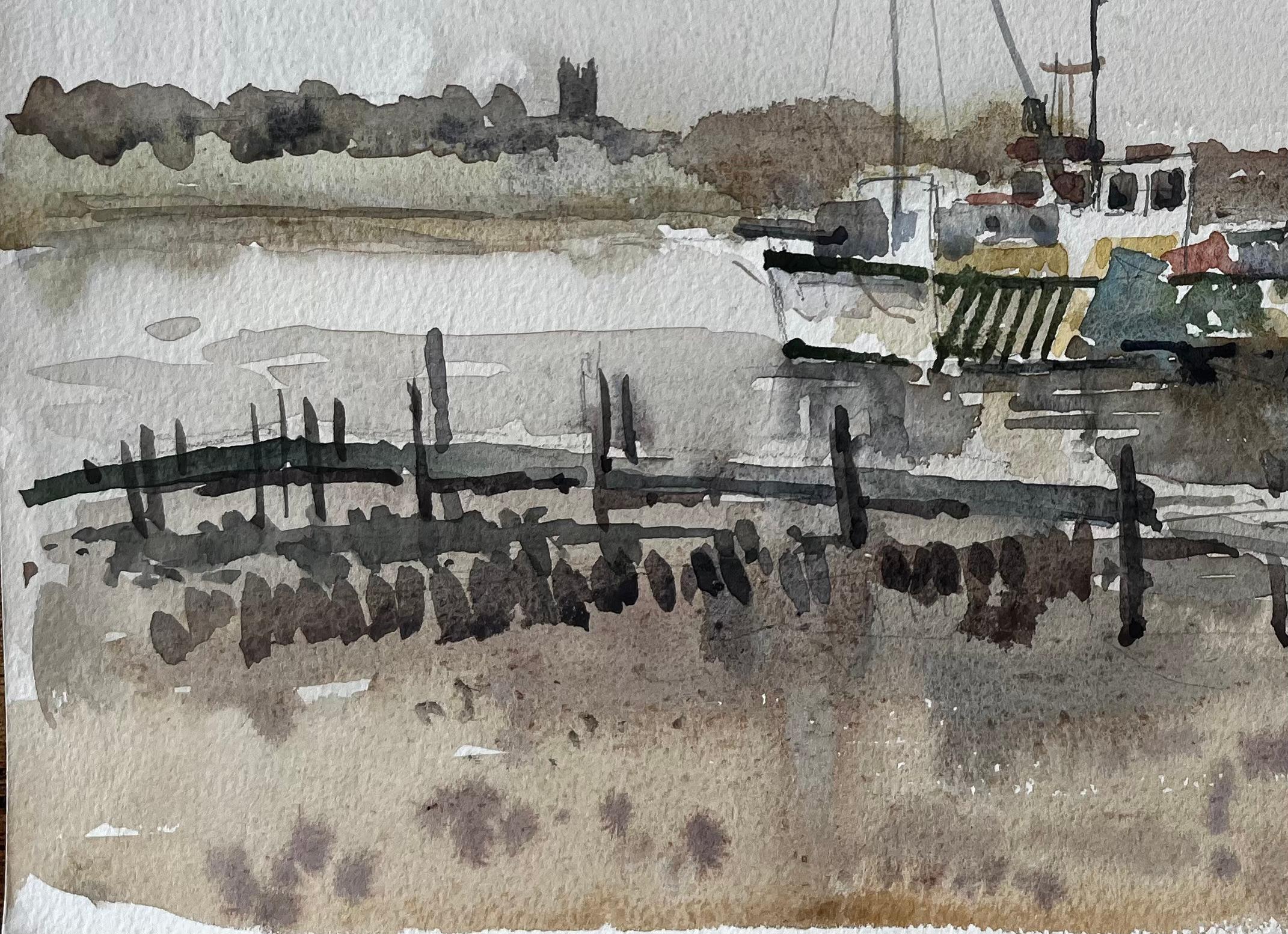 Titel: Southwold Harbour Fischerboot Niedrigwasser Mündungslandschaft mit Schuppen und Liegeplätzen
Von Tony Herbert (1927-2024)
Verso vermerkt: 