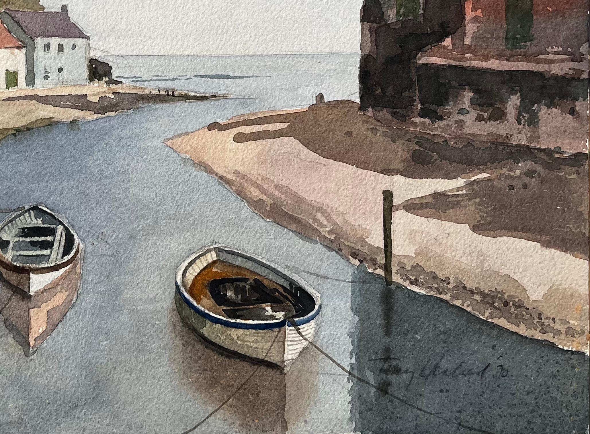Bateaux du port de Staithes avec falaise et chalets de bord de mer Aquarelle du Yorkshire en vente 1