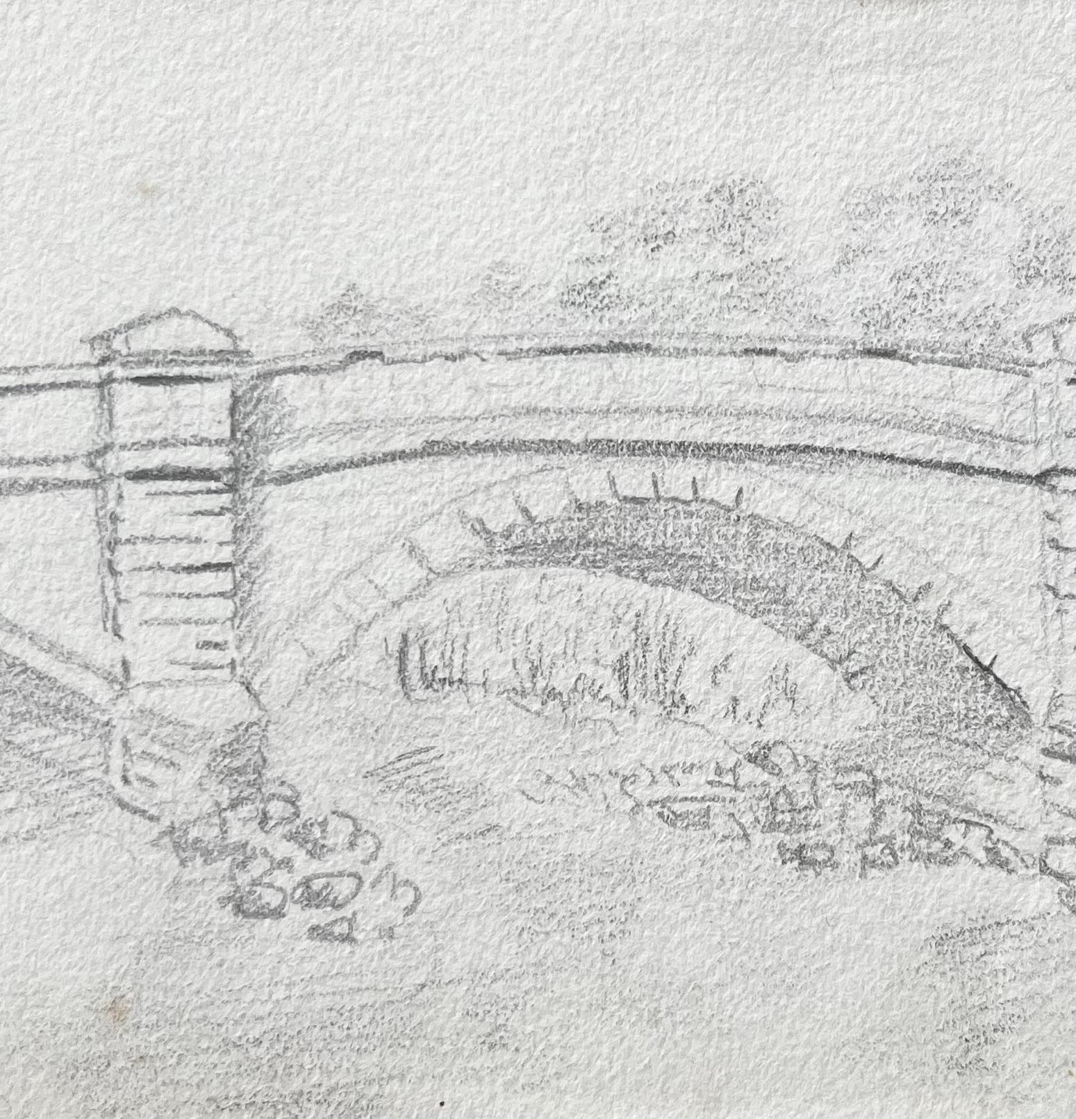 Stone Bridge Flusslandschaft mit Bäumen und Stadthaus Bleistiftzeichnung (Grau), Landscape Art, von Anthony Herbert