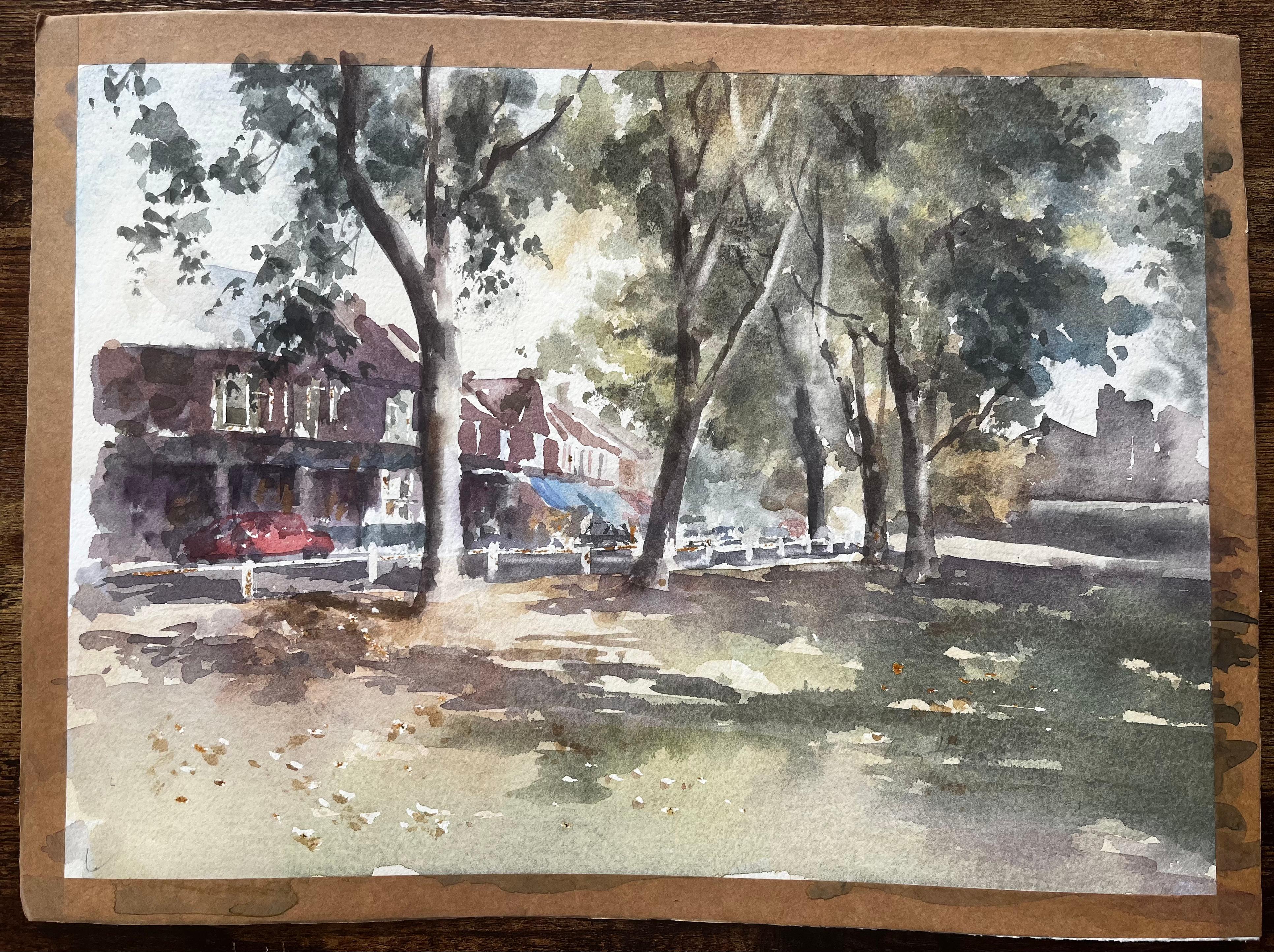 Von Bäumen gesäumte Straße mit Geschäften und rotem Auto West Londoner Vorstadt-Aquarell-Szene – Art von Anthony Herbert