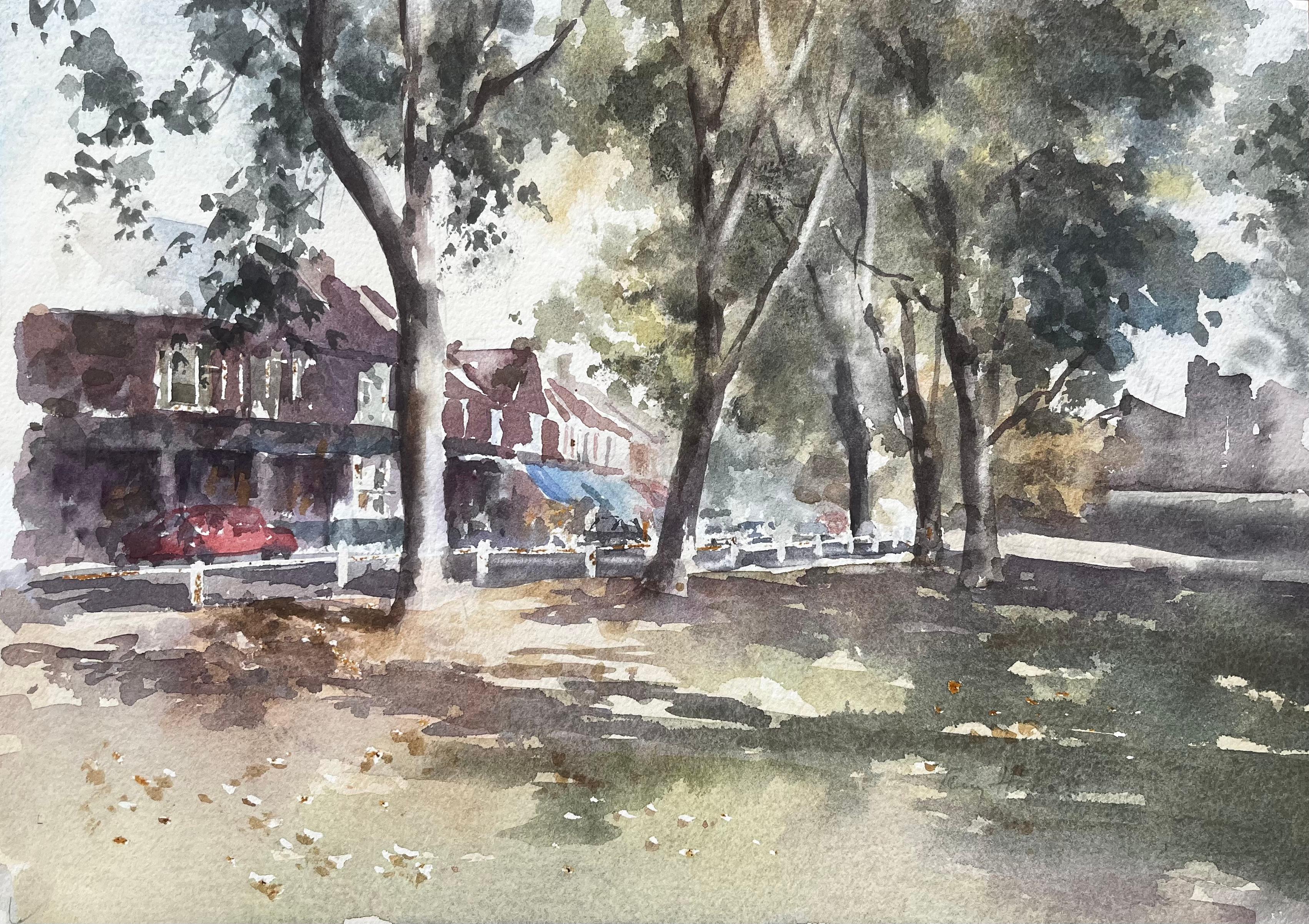 Anthony Herbert Landscape Art – Von Bäumen gesäumte Straße mit Geschäften und rotem Auto West Londoner Vorstadt-Aquarell-Szene