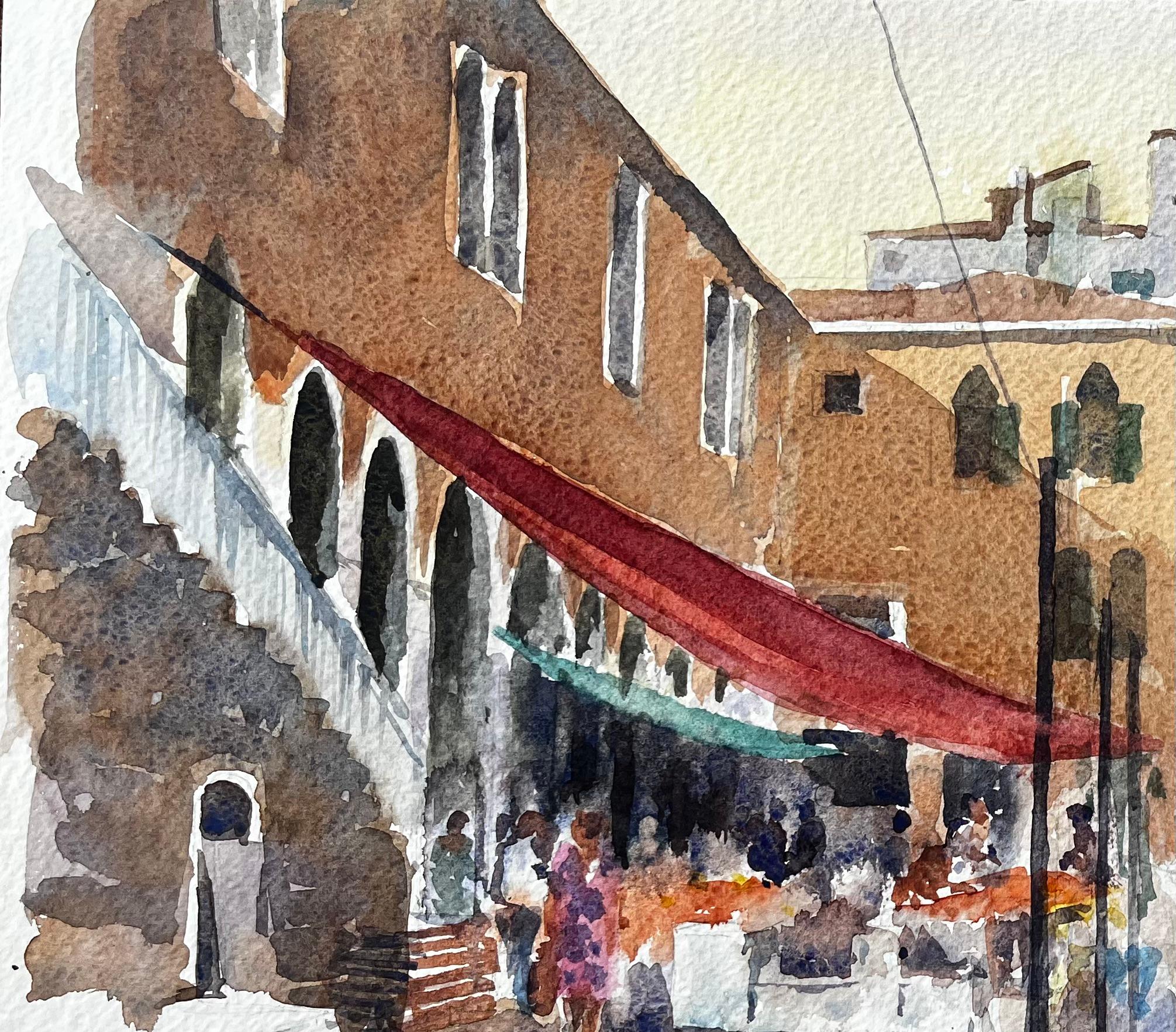 Scène de marché à Venise avec bateau rouge et pont de canal Peinture aquarelle originale - Gris Landscape Painting par Anthony Herbert