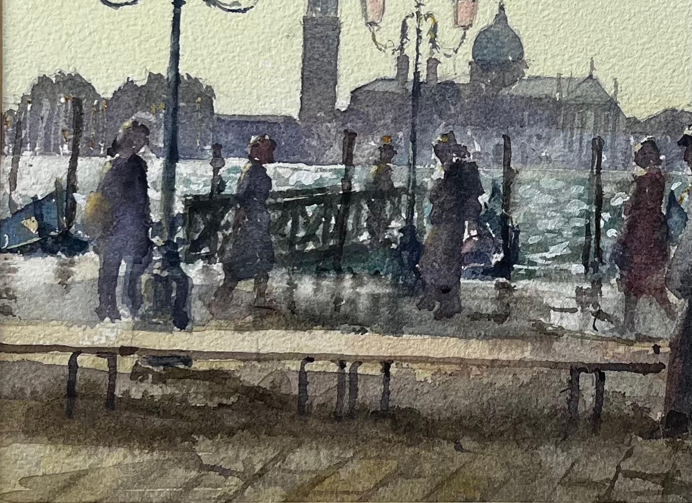 Venedig Waterfront Gemälde mit Gondeln und Lampposts Original Aquarell (Grau), Landscape Painting, von Anthony Herbert