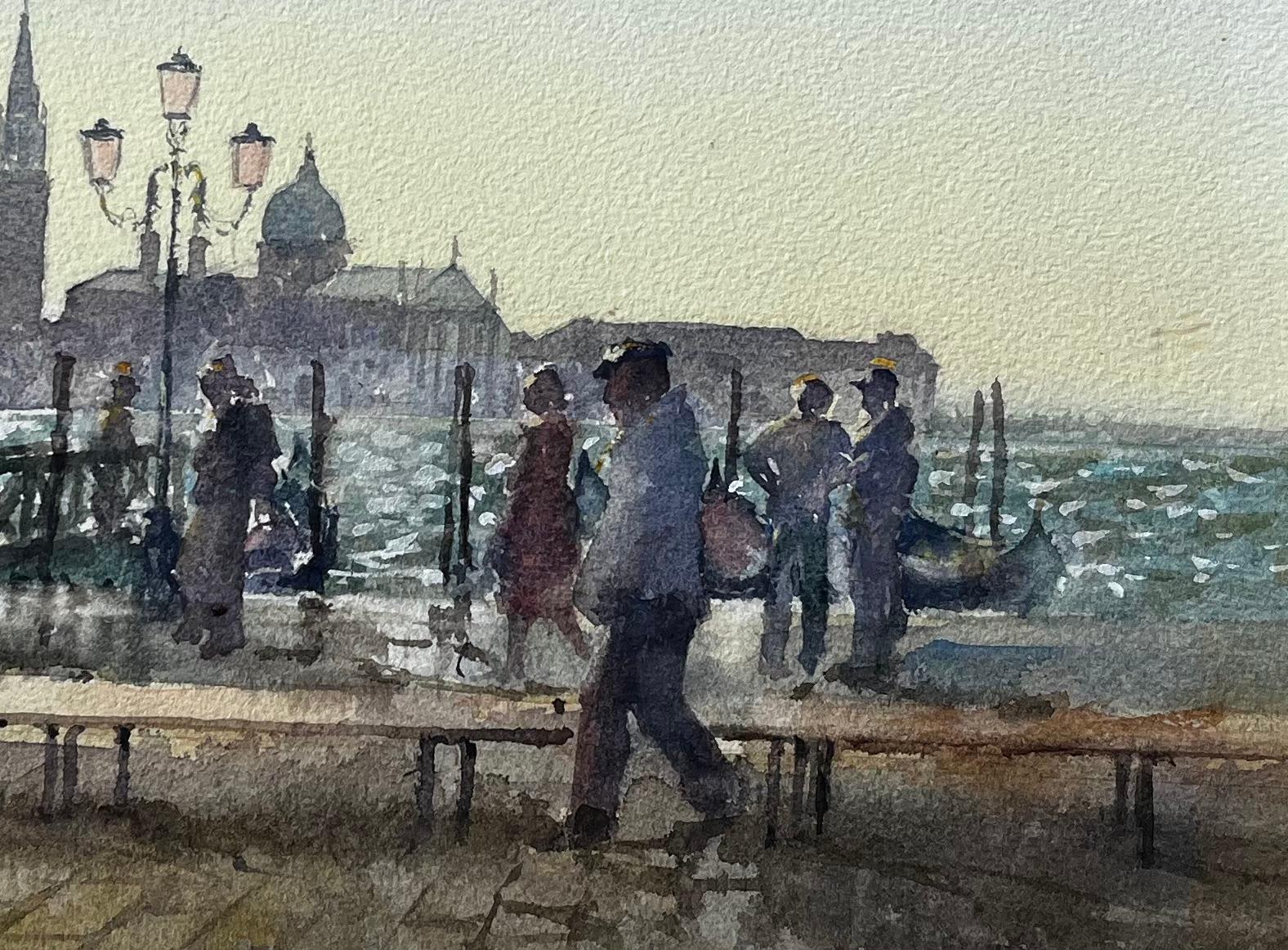 Titel: Venedig Aquarell mit Gondeln und Laternenpfählen Original Aquarell
Von Tony Herbert (1927-2024)
Medium: Aquarell auf Papier, montiert, nicht gerahmt
Größe: 15 Zoll (Höhe) x 18 Zoll (Breite), einschließlich Montage
Zustand: gut, einige
