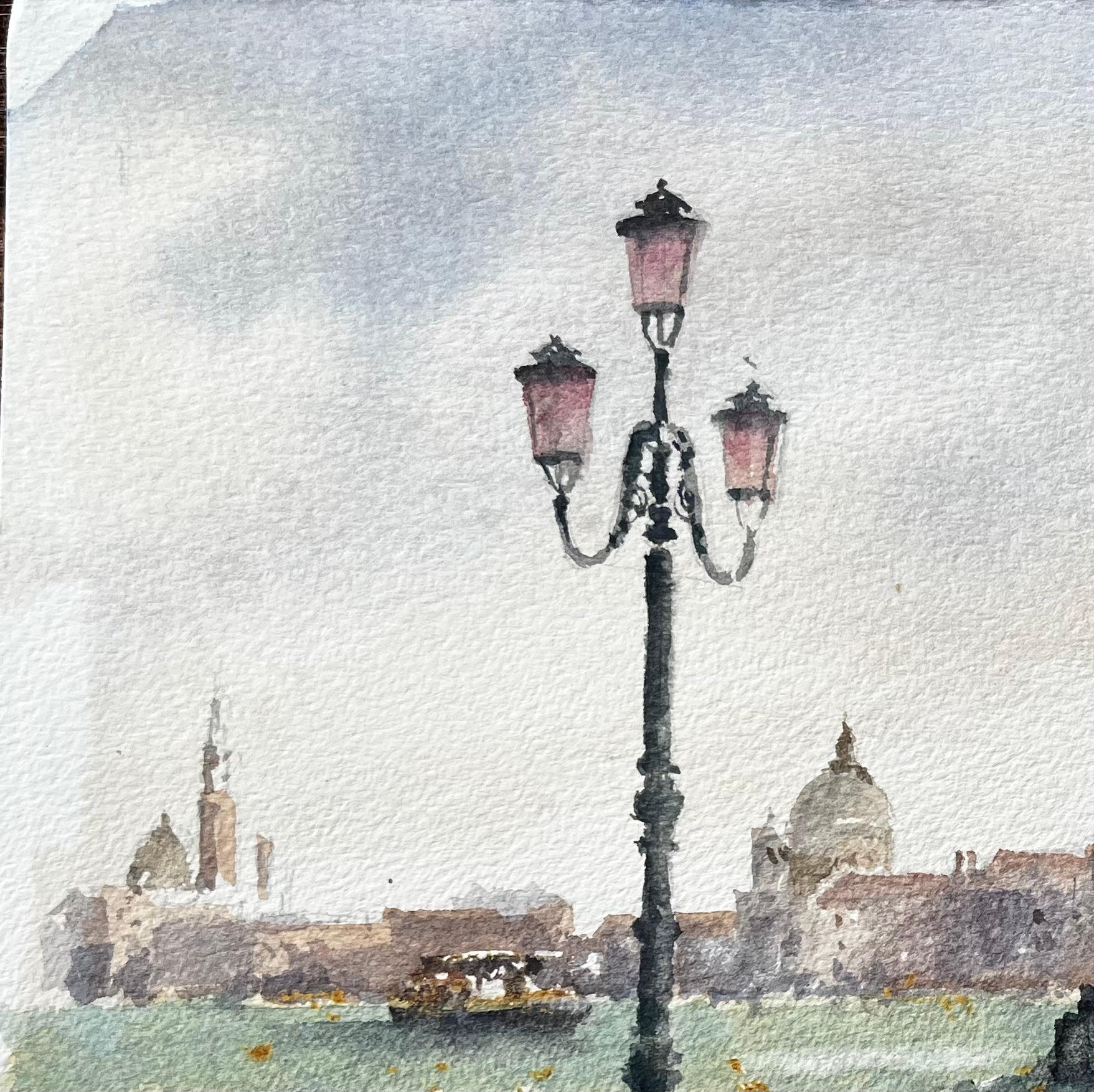 Titel: Venedig Uferszene mit Laternenpfählen und Vaporetto Original Aquarell
Von Tony Herbert (1927-2024)
Unterschrieben: Unten rechts
Medium: Aquarell auf Papier, ungerahmt
Größe: 9,75 Zoll (Höhe) x 11,25 Zoll (Breite)
Zustand: gut, einige