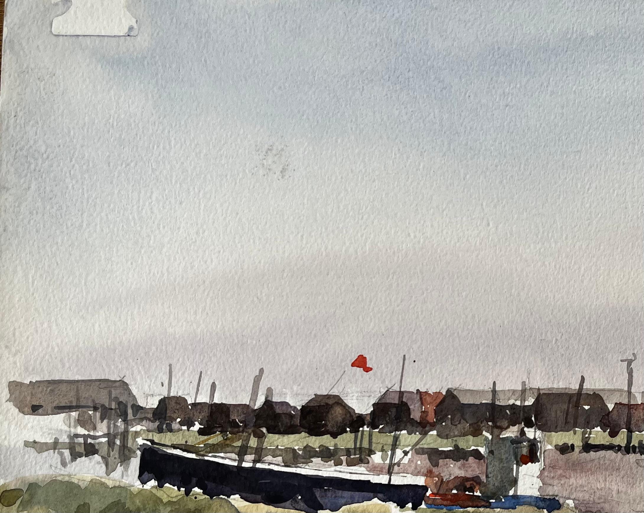 Walberswick Boote und Fischerhütten am Flussufer mit Gräsern und roter Flagge im Angebot 2