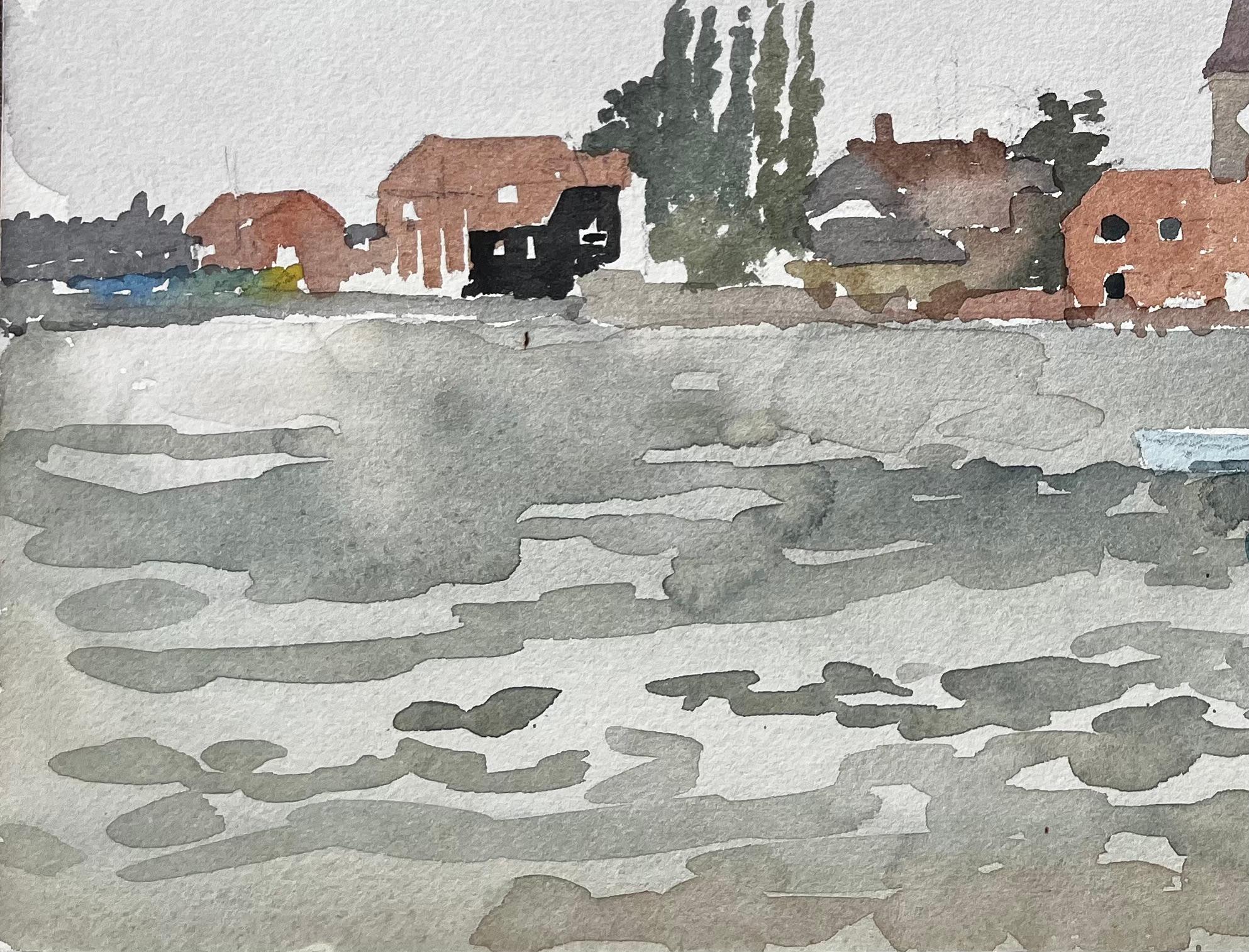 Dorfszene am Wasser mit Booten und Church Bosham Sussex 1970er Jahre Aquarell (Grau), Landscape Art, von Anthony Herbert