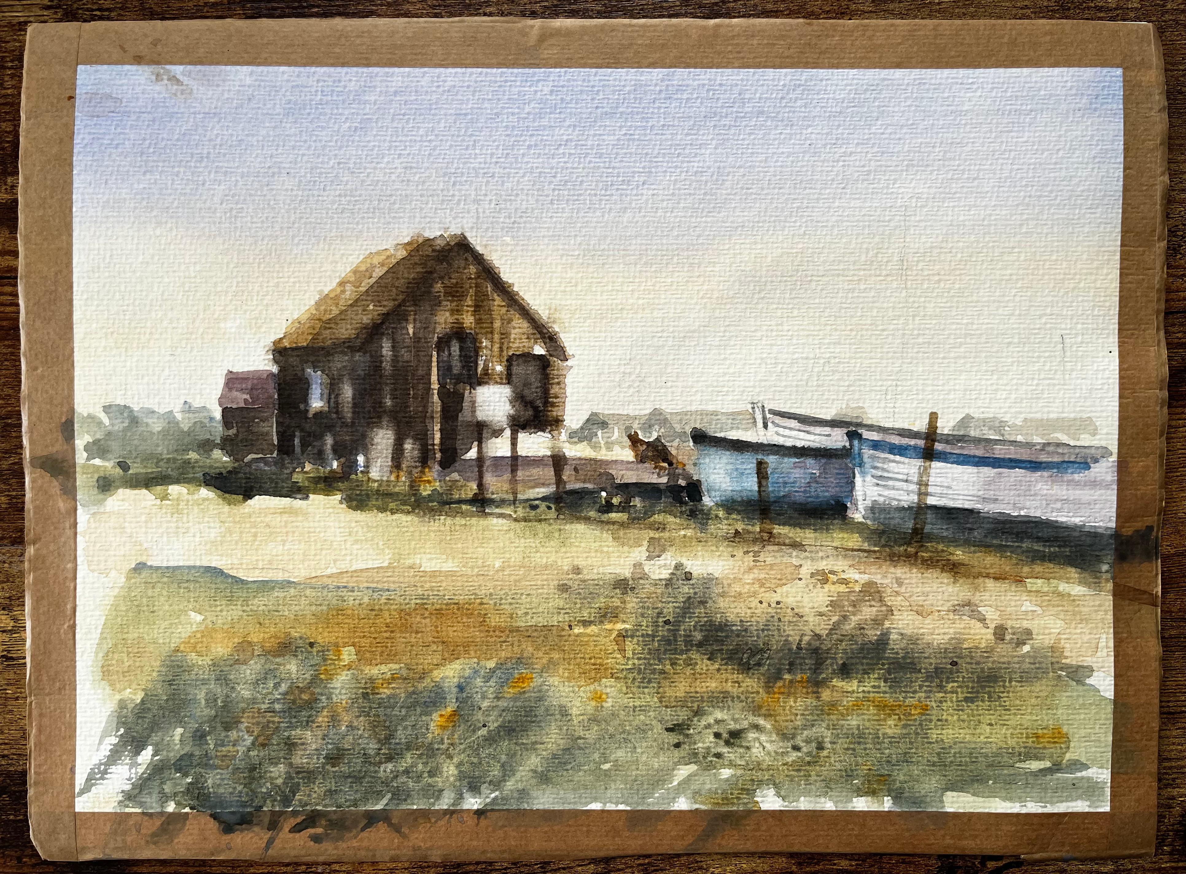 Verwittertes Küstenbootshaus mit Fischerbooten und Dünen Aquarellmalerei – Art von Anthony Herbert