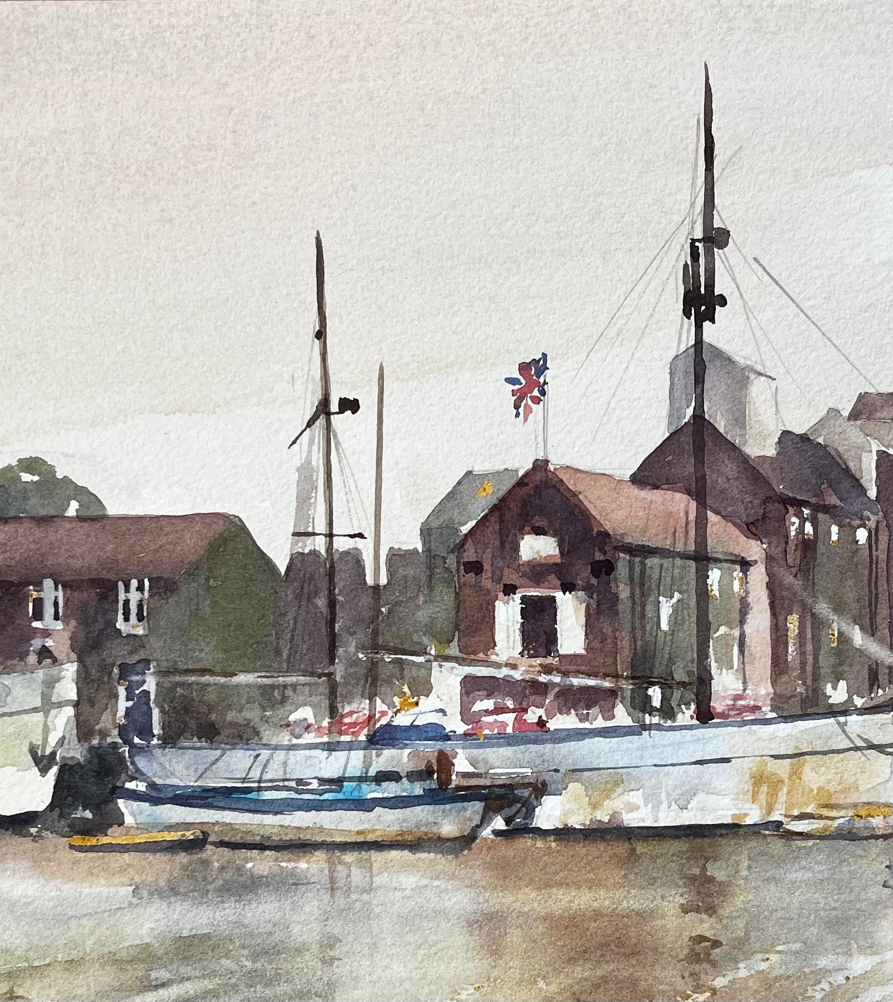 Woodbridge Tide Mill Suffolk Flusslandschaft mit vertäuten Booten Aquarell (Grau), Landscape Painting, von Anthony Herbert