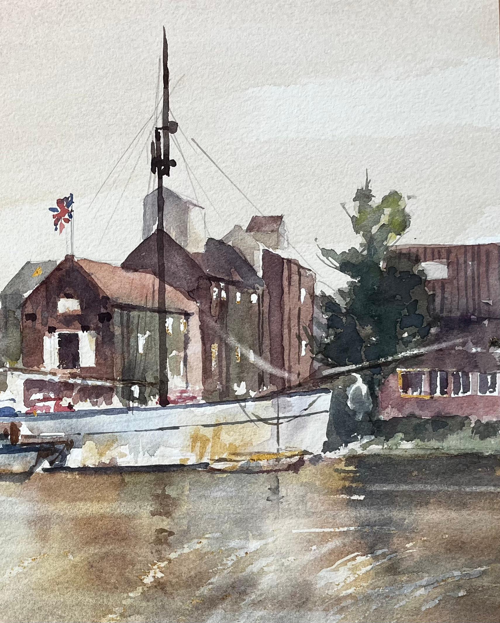 Titel: Woodbridge Tide Mill Suffolk Flusslandschaft mit vertäuten Booten Aquarell
Von Tony Herbert (1927-2024)
Medium: Aquarell auf Künstlerpapier
Größe: 12,75 x 15 Zoll
Zustand: Insgesamt gut; leichte Abnutzung an den Ecken und leichte Verformung