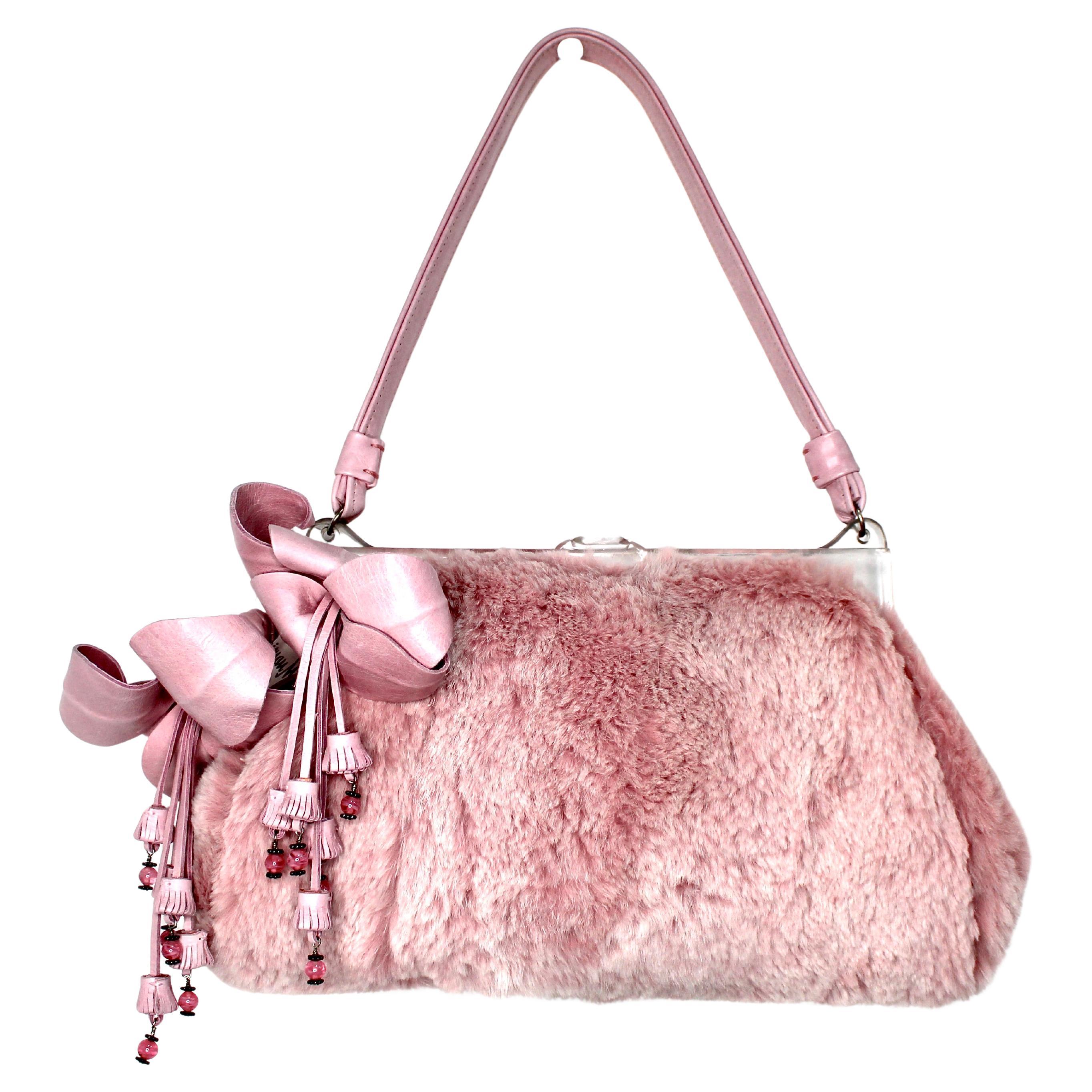 Anthony Luciano Sac à bandoulière en fausse fourrure rose avec accents de fleurs en cuir circa Y2K