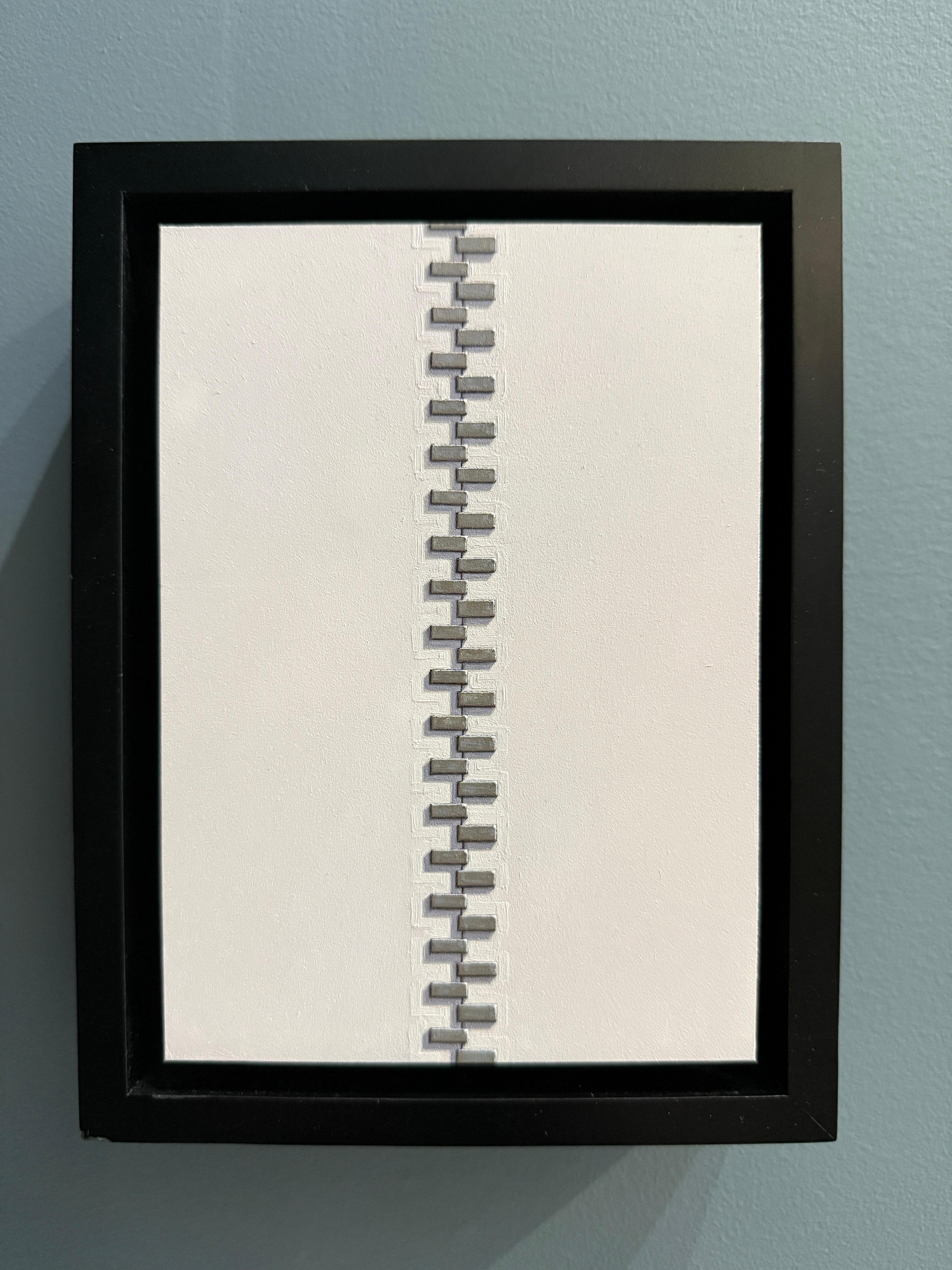 "Unzipping" hyperrealistisches Ölgemälde, Zähne des Reißverschlusses, minimalistisch, gerahmt – Painting von Anthony Mastromatteo