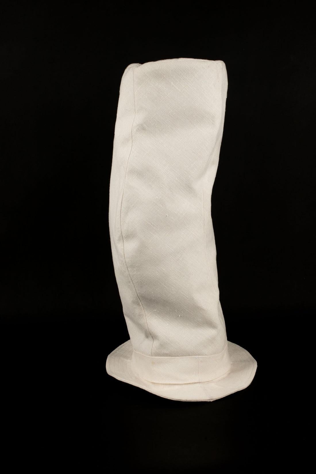 Anthony Peto Linen Top Hat In Excellent Condition For Sale In SAINT-OUEN-SUR-SEINE, FR