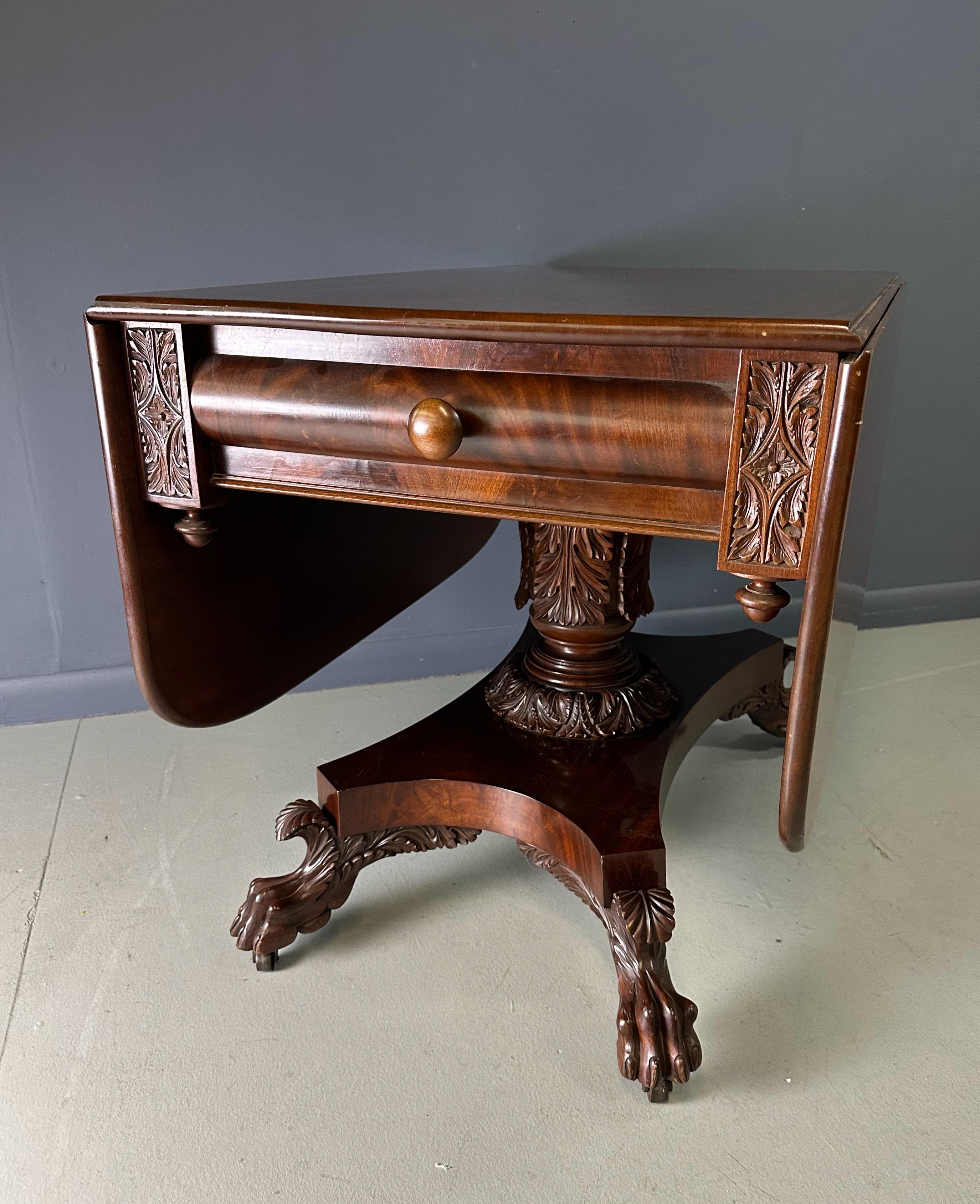 Mesa de caoba con hoja caída Anthony Querville y talla de hoja de acanto Circa 1845 en venta 5