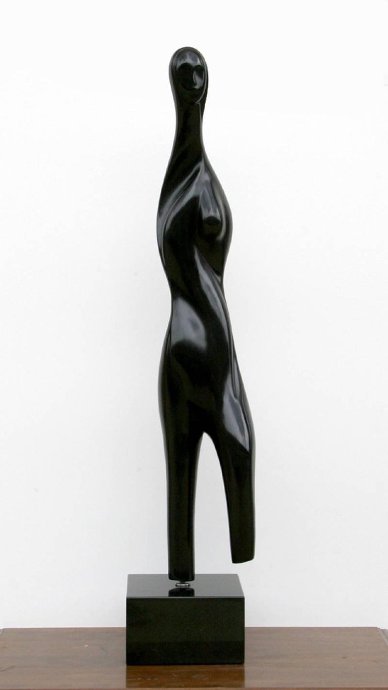 Anthony Quinn Figurative Sculpture - Nefertiti