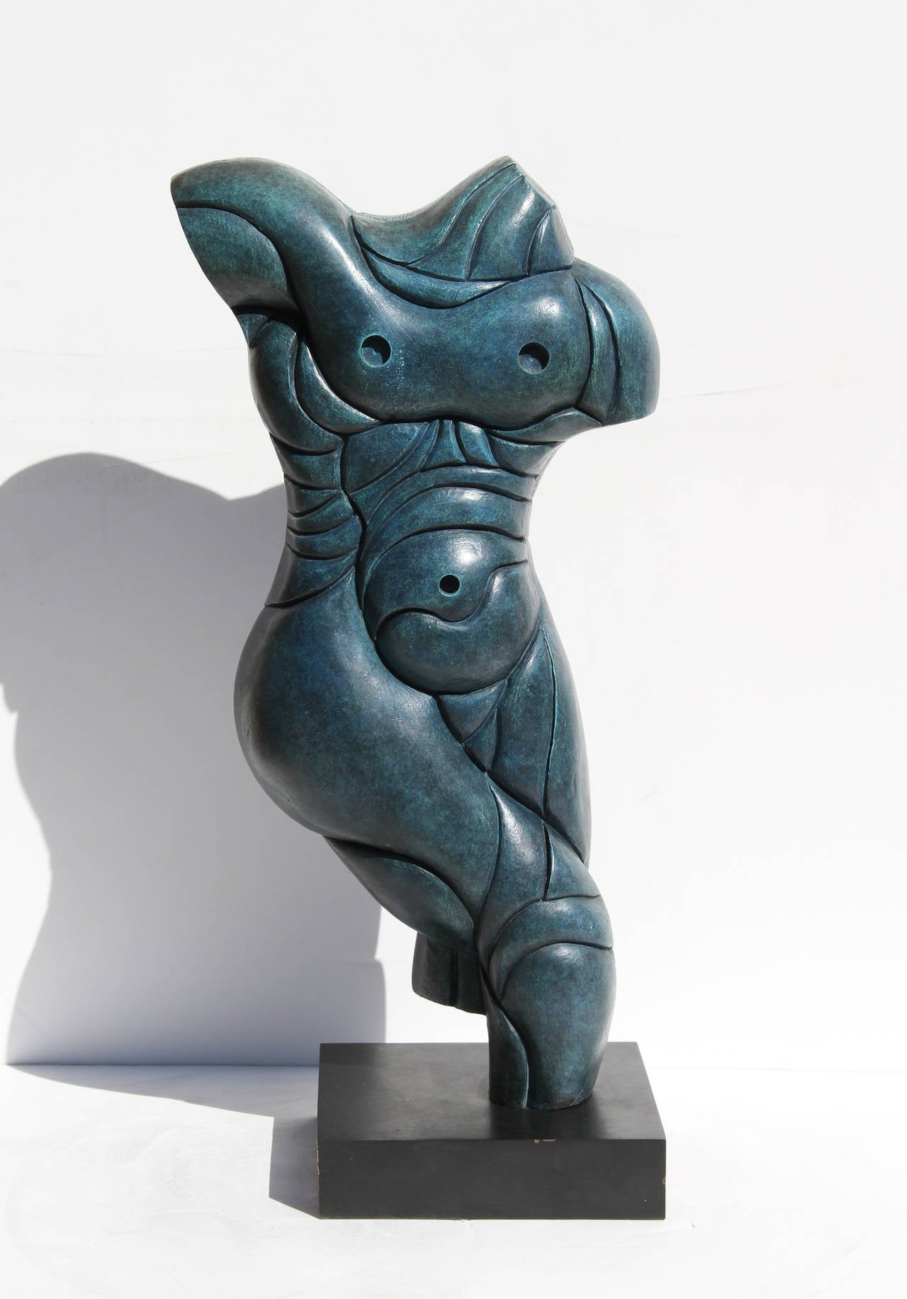 Artistics : Anthony Quinn, Américain (1915 - 2001)
Titre : Zeus
Année : 1992
Moyen : Sculpture en bronze avec patine, signature, date et numéro inscrits
Edition : 8/8
Dimensions : 55,88 cm x 22,86 cm x 12,7 cm (22 in. x 9 in. x 5 in.)
Base : 2