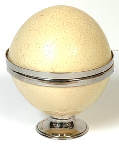 Boîte circulaire en coquille d'œuf, montée sur argent et dorée, signée Anthony Redmile London (Attrib.)