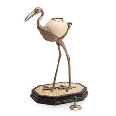 Boîte à œufs d'autruche Anthony Redmile montée sur une grue en métal argenté:: circa 1970