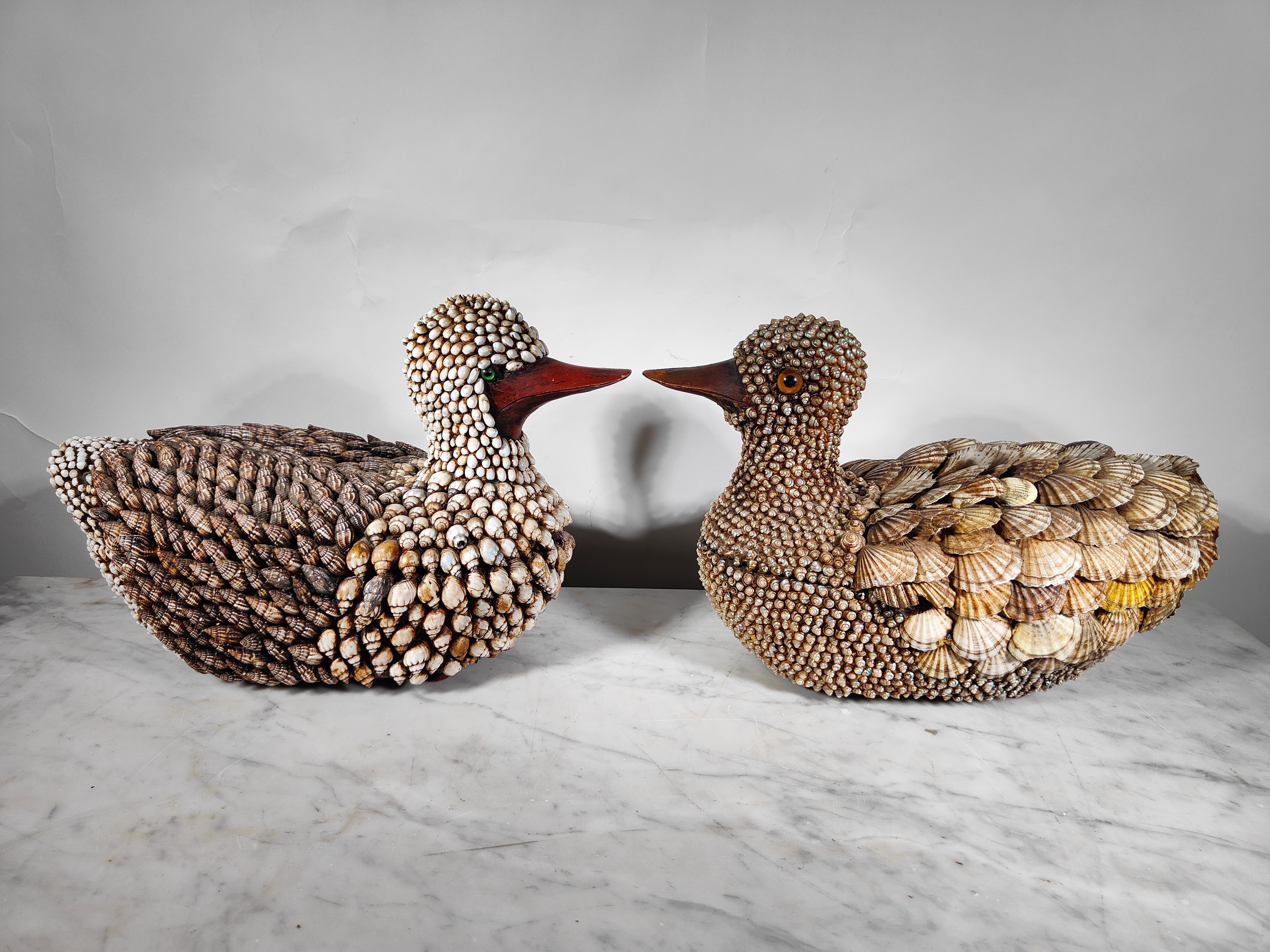 Anthony Redmile shell encrusted ducks boxes.
Beautiful rare Anthony Redmile shell encrusted r ducks form box, 20th century
A pair. Size :40X25X20 cm.